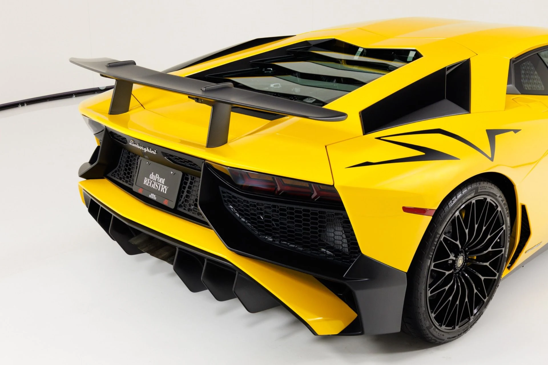 mph071_1718477325_Used_2016_Lamborghini_Aventador_LP_750_4_Superveloce_1785278593_1f5b77dce8