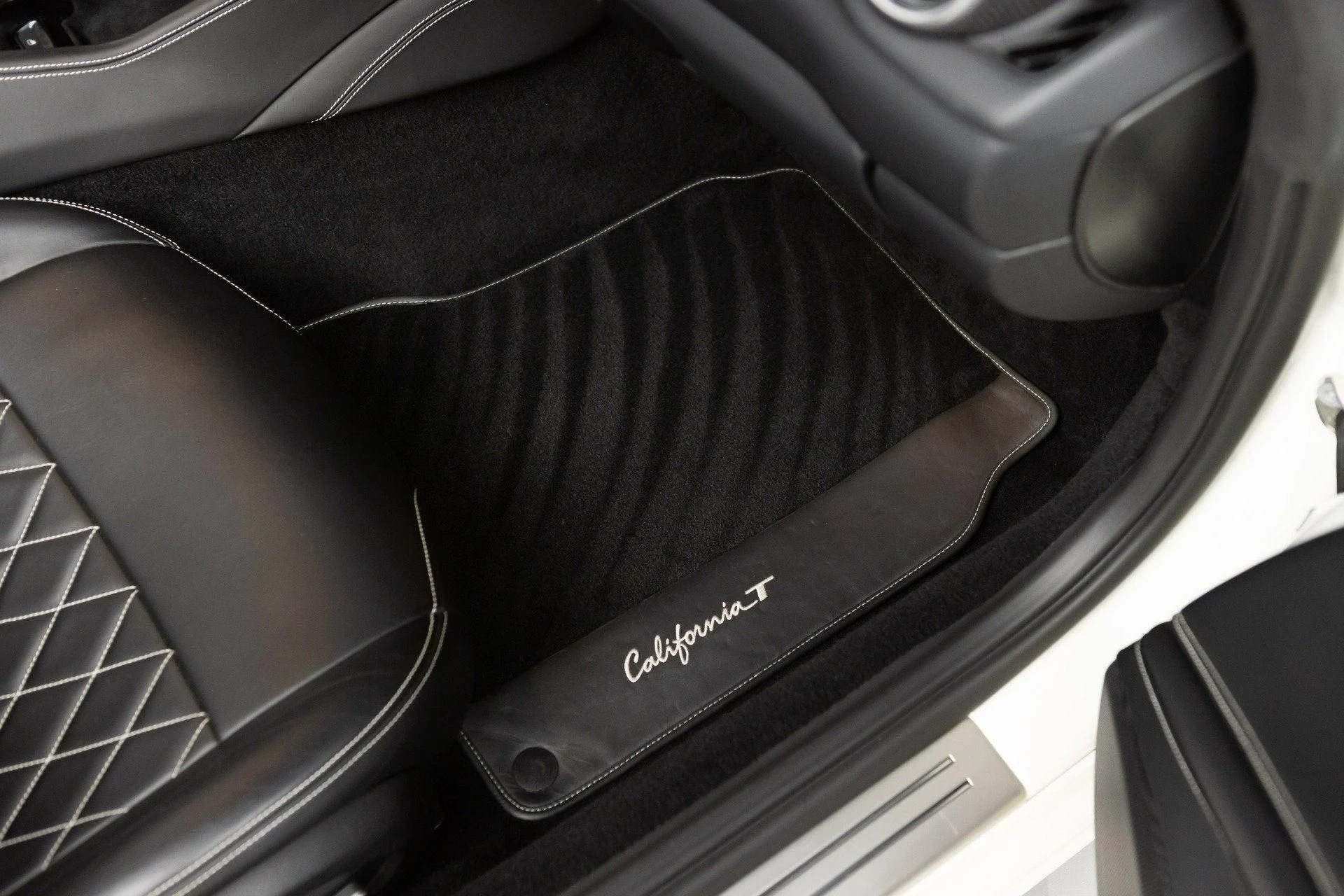 mph071_1721615768_Used_2016_Ferrari_California_T_1777368247_8fbad6f8ab