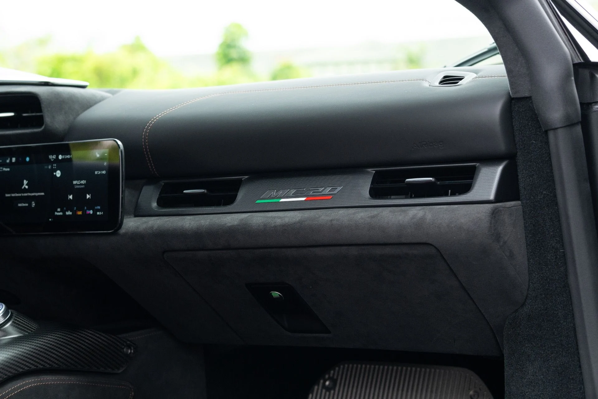 mph071_1748859082_Used_2022_Maserati_MC_20_1777083788_c01ff646ba