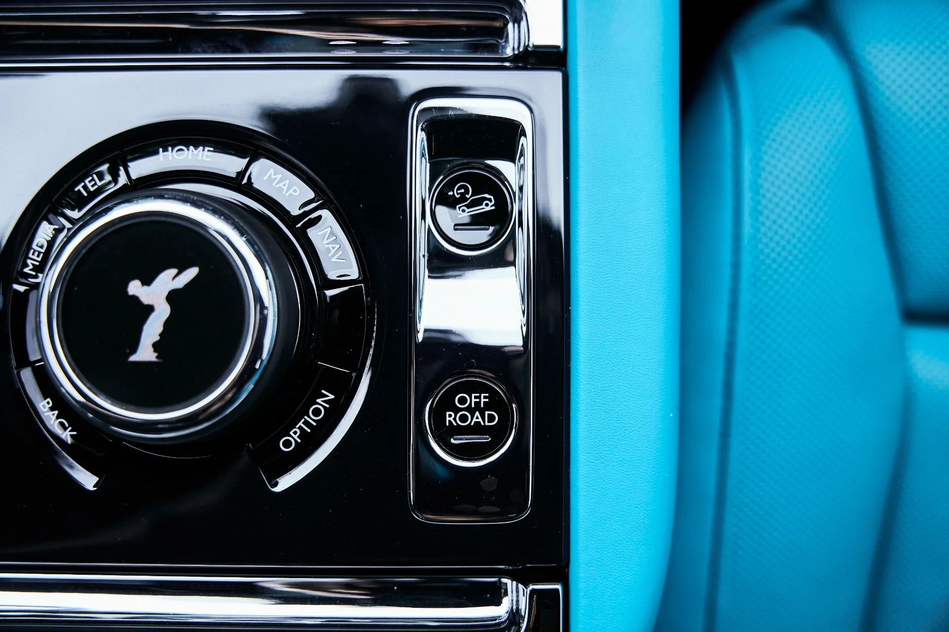 mph071_1785522172_Used_2025_Rolls_Royce_Cullinan_Black_Badge_1774912589_1120dd1fb5