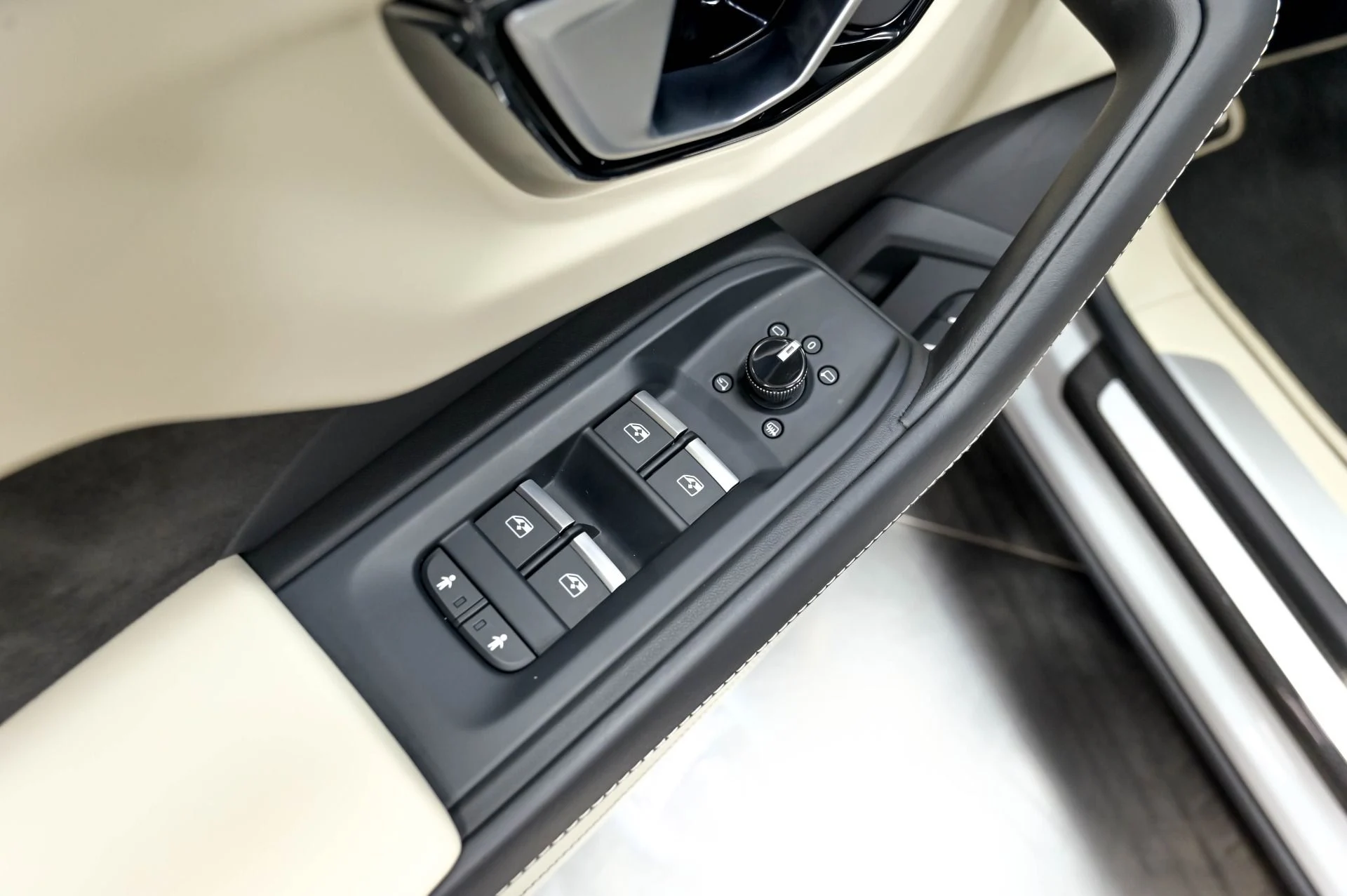 mph071_1879627385_Used_2020_Lamborghini_Urus_1778528583_93532ee1bd