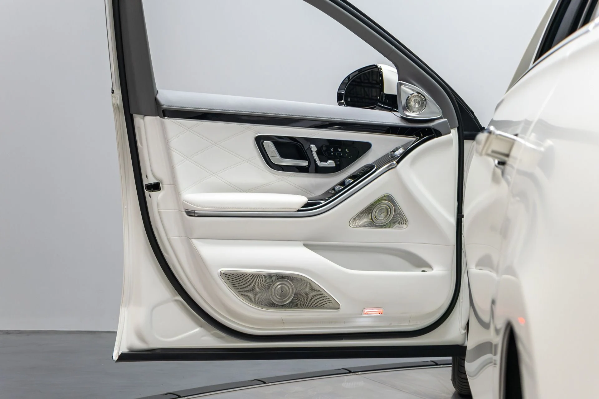 mph071_1910980896_Used_2023_Mercedes_Benz_S_Class_Maybach_S_680_4_MATIC_1776091551_de03a37fdc