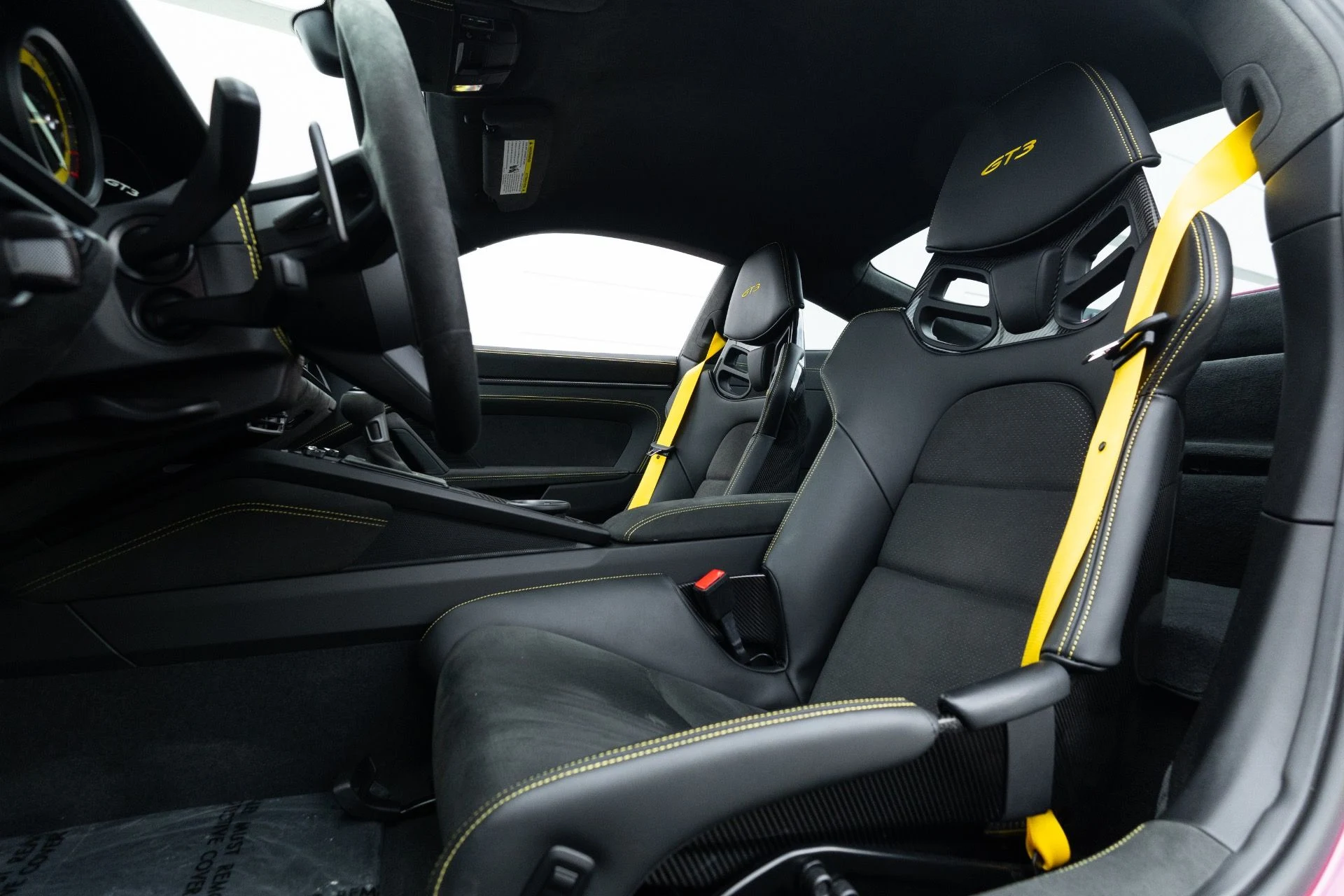 mph071_1915934822_Used_2024_Porsche_911_GT_3_1776966322_86cf46d60a