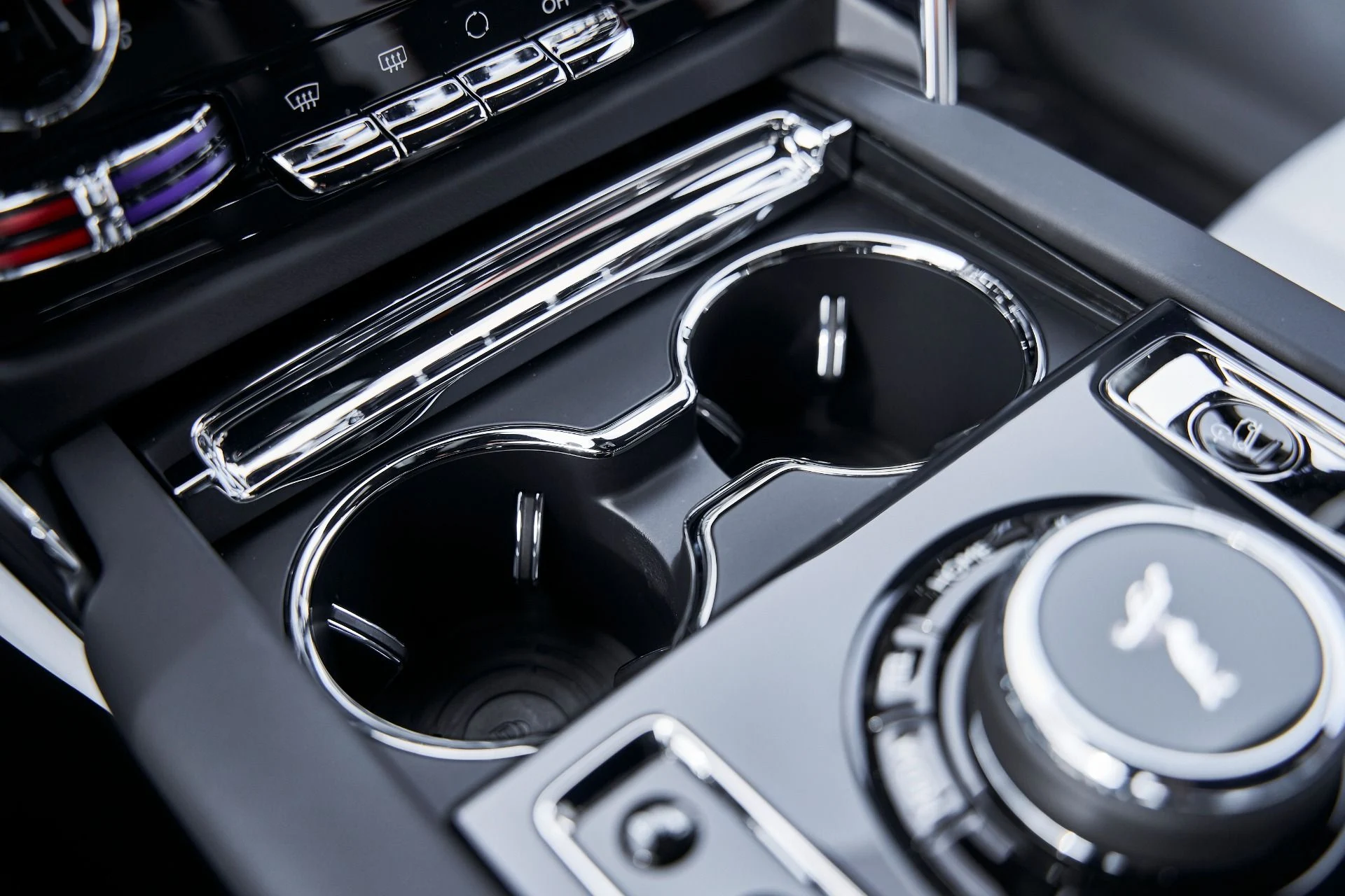 mph071_1966167501_Used_2026_Rolls_Royce_Cullinan_Base_1769135881_ebb6989c59