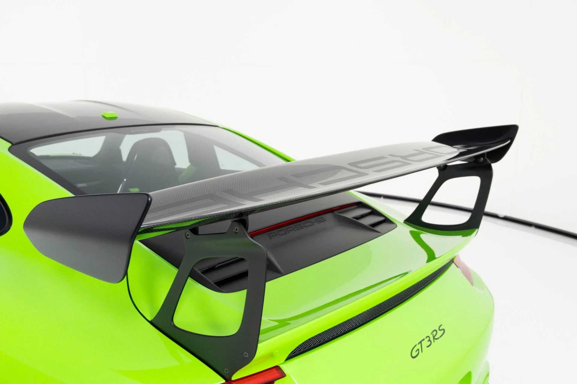 mph071_1986594630_Used_2019_Porsche_911_GT_3_RS_1763595315_ae47cb242d