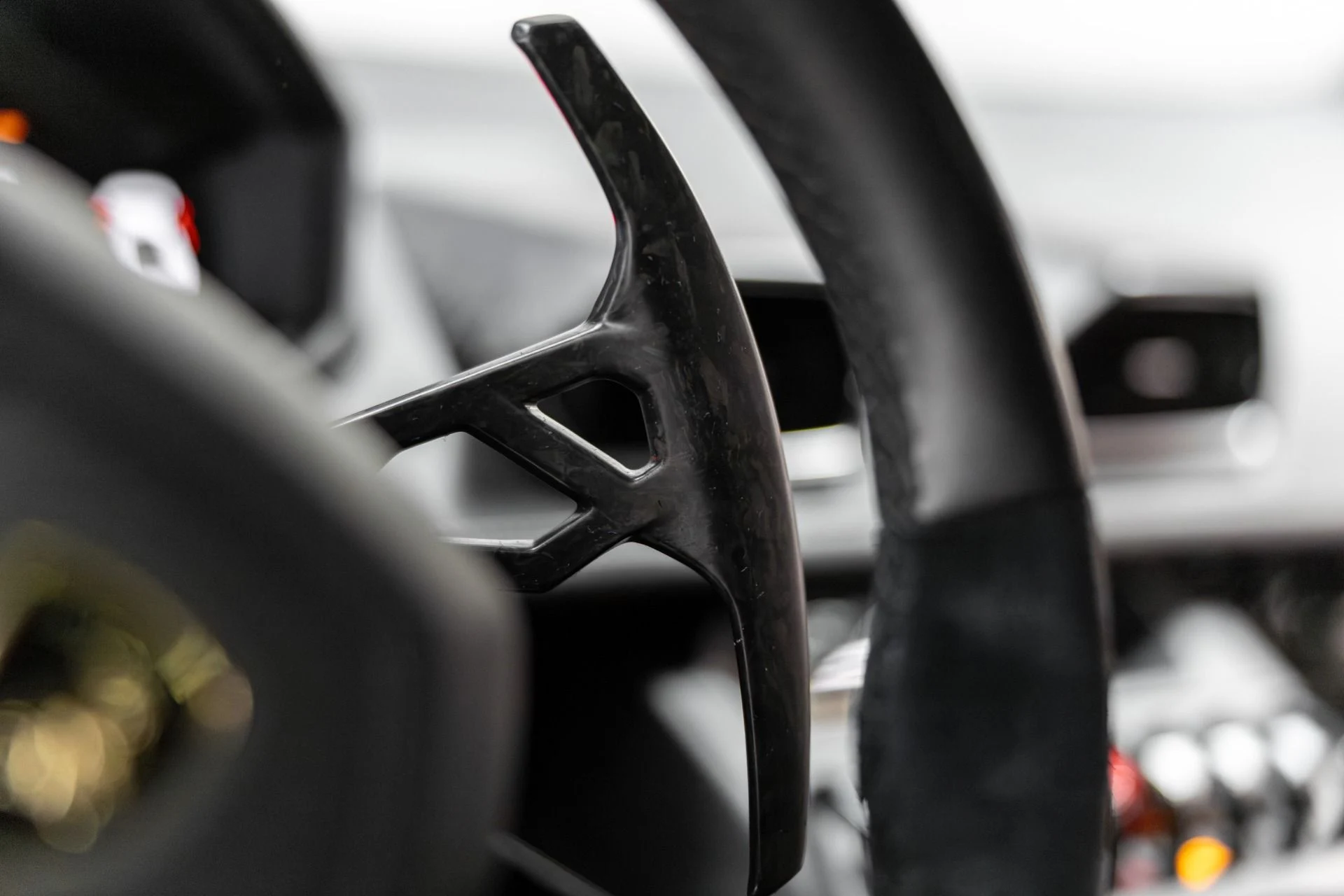 mph071_2008273114_Used_2017_Lamborghini_Huracan_1765410503_26cc33b542