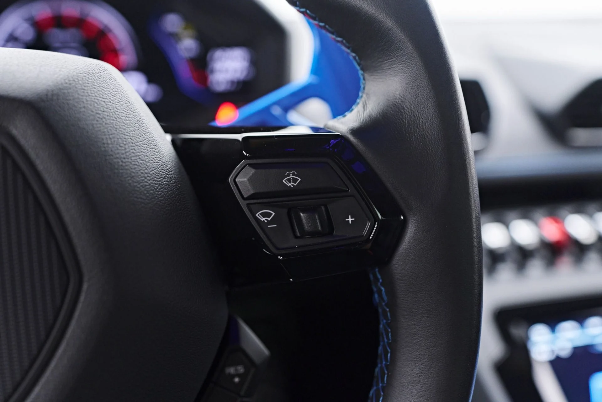 mph071_203253388_Used_2021_Lamborghini_Huracan_EVO_Base_1758314717_3d56cff8ab