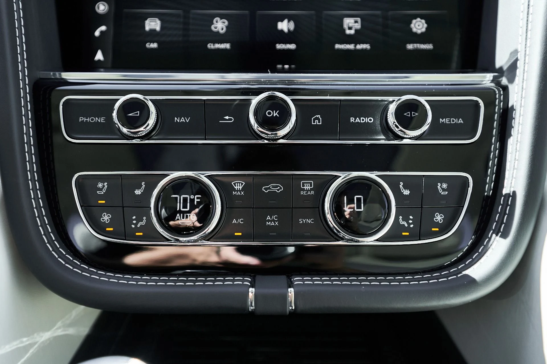 mph071_2073421780_Used_2024_Bentley_Bentayga_Hybrid_S_1759985924_3e39750527
