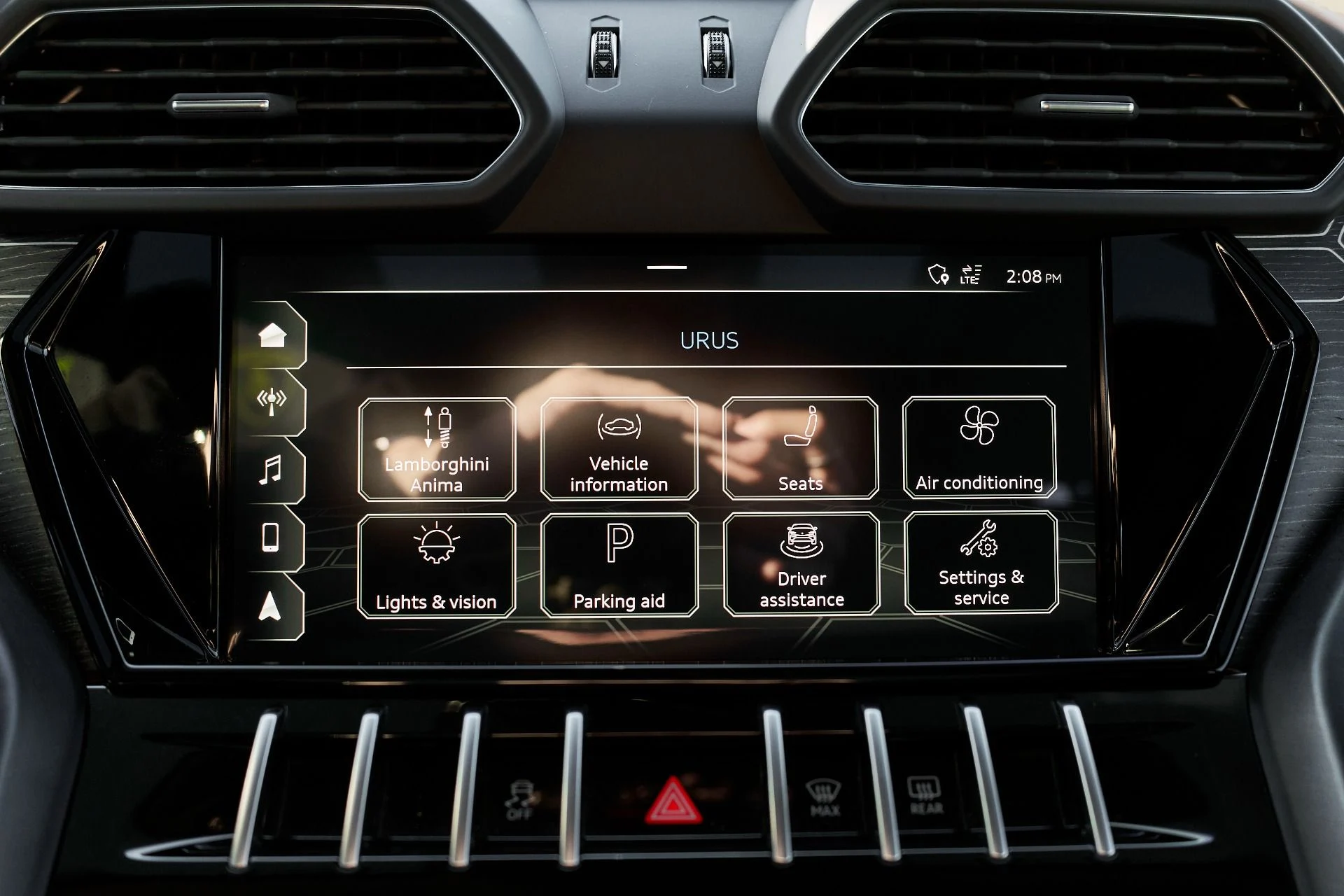 mph071_2136152226_Used_2021_Lamborghini_Urus_1765854586_a966f2f776