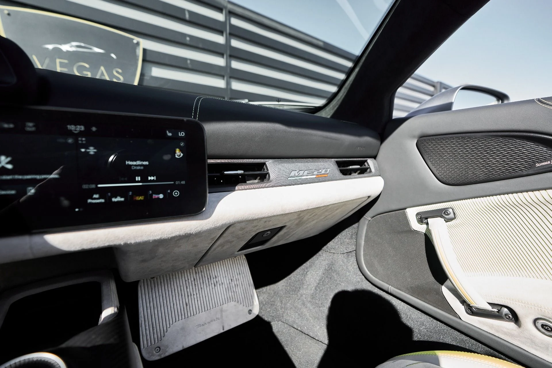 mph071_2143305559_Used_2023_Maserati_MC_20_Cielo_1761946976_cee341bf29