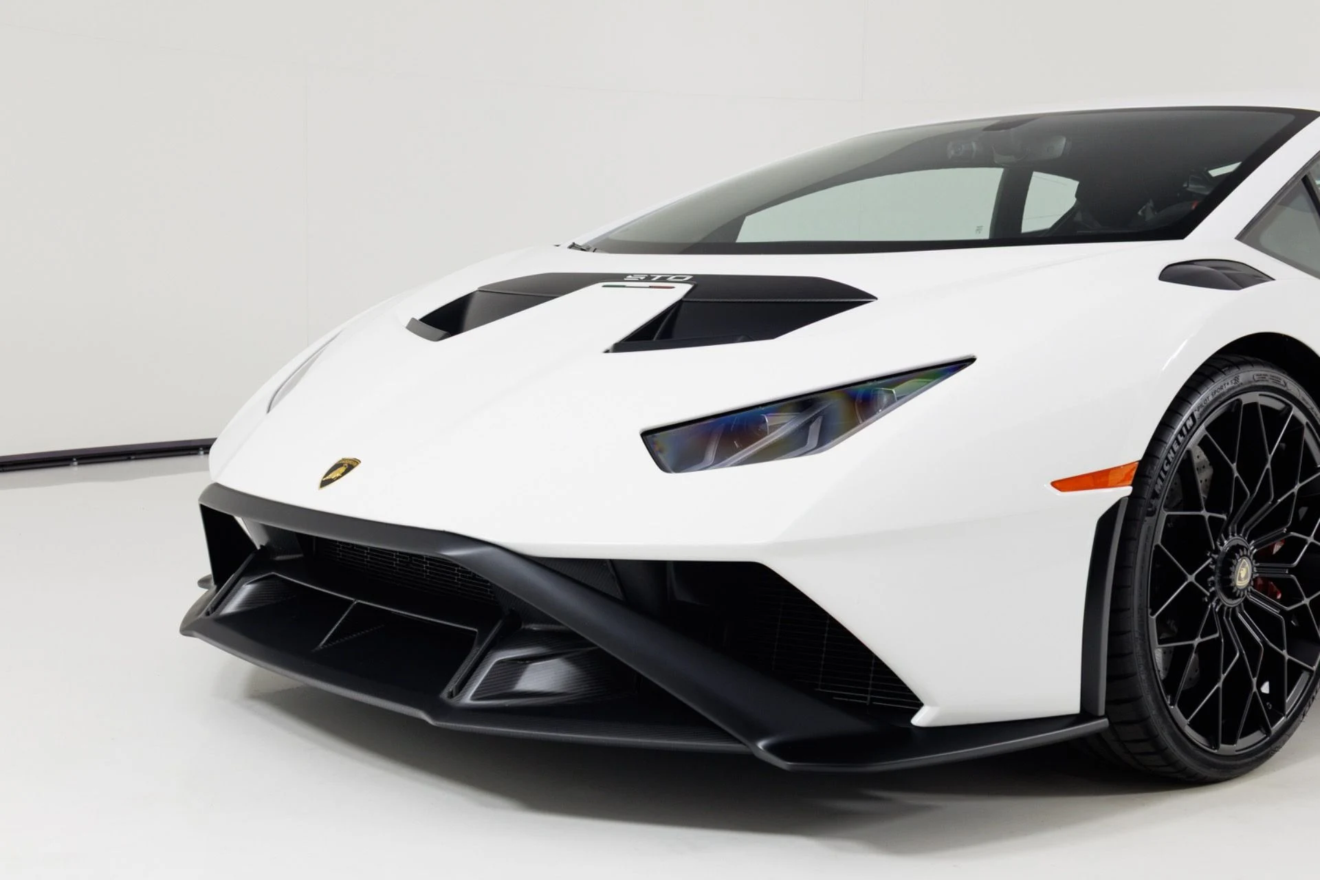 mph071_2176921015_Used_2021_Lamborghini_Huracan_STO_1789754438_c31685fa5f
