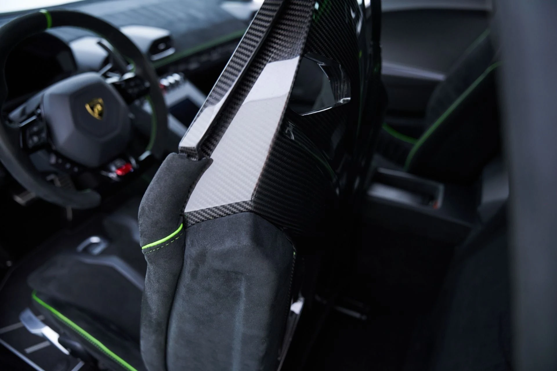mph071_2327328750_Used_2024_Lamborghini_Huracan_STO_Base_1793231496_a61fb36536
