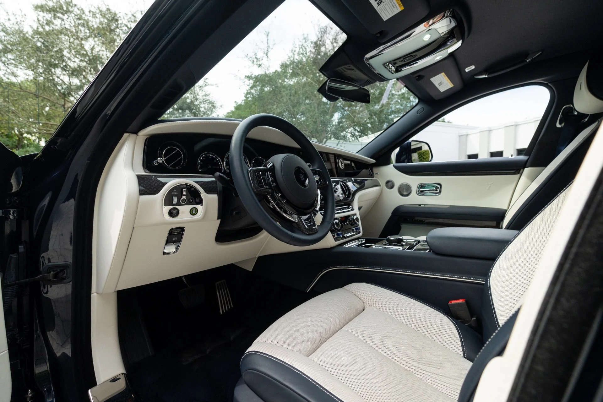 mph071_2345761147_Used_2023_Rolls_Royce_Black_Badge_Ghost_1765569637_d8c02e167c