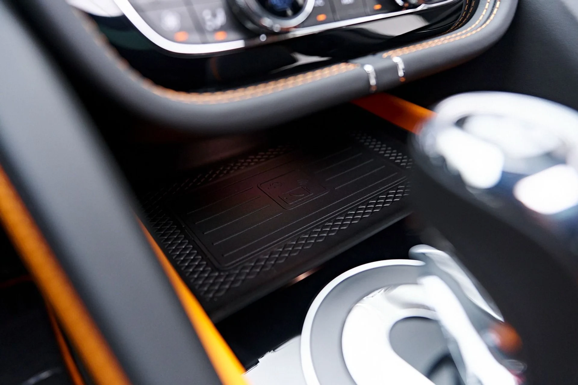 mph071_2347957104_Used_2025_Bentley_Bentayga_S_Black_Edition_1738363048_02f20f8fd8