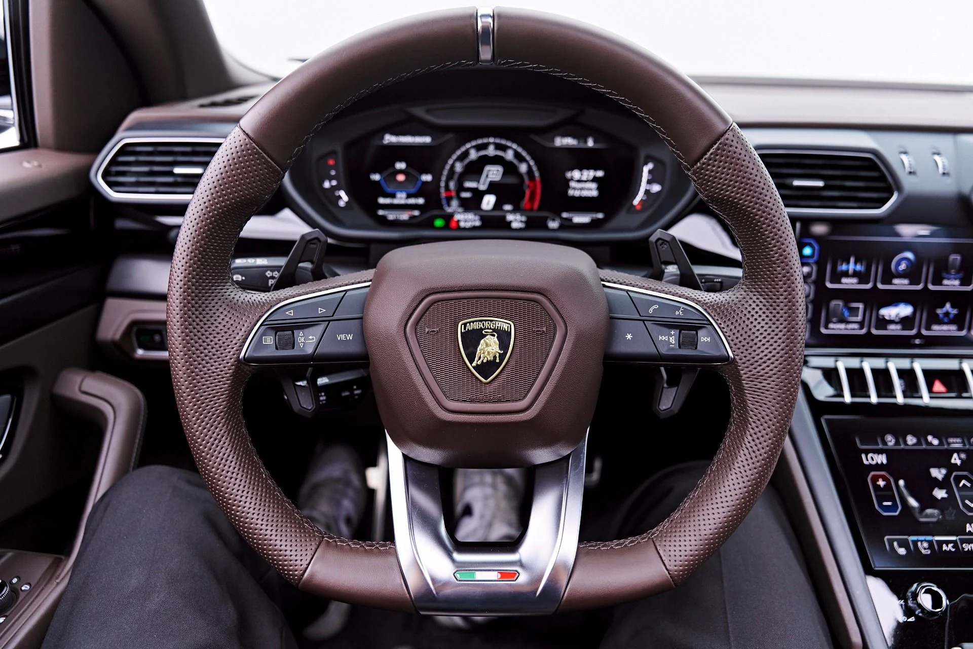 mph071_2406175643_Used_2023_Lamborghini_Urus_S_1783037045_9f0f607dd5