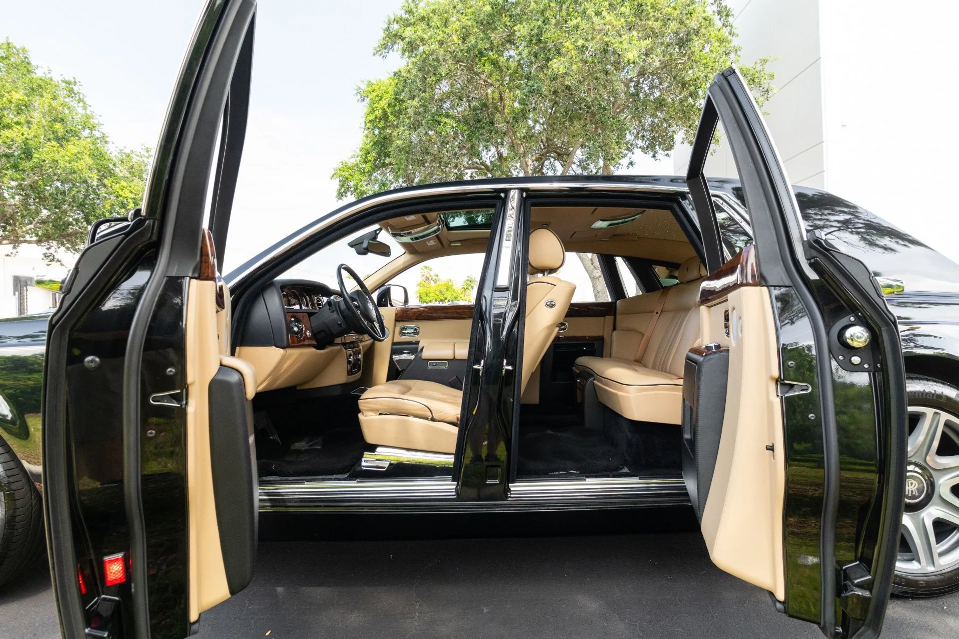 mph071_2490330090_Used_2015_Rolls_Royce_Phantom_1779983294_9b3c16348e