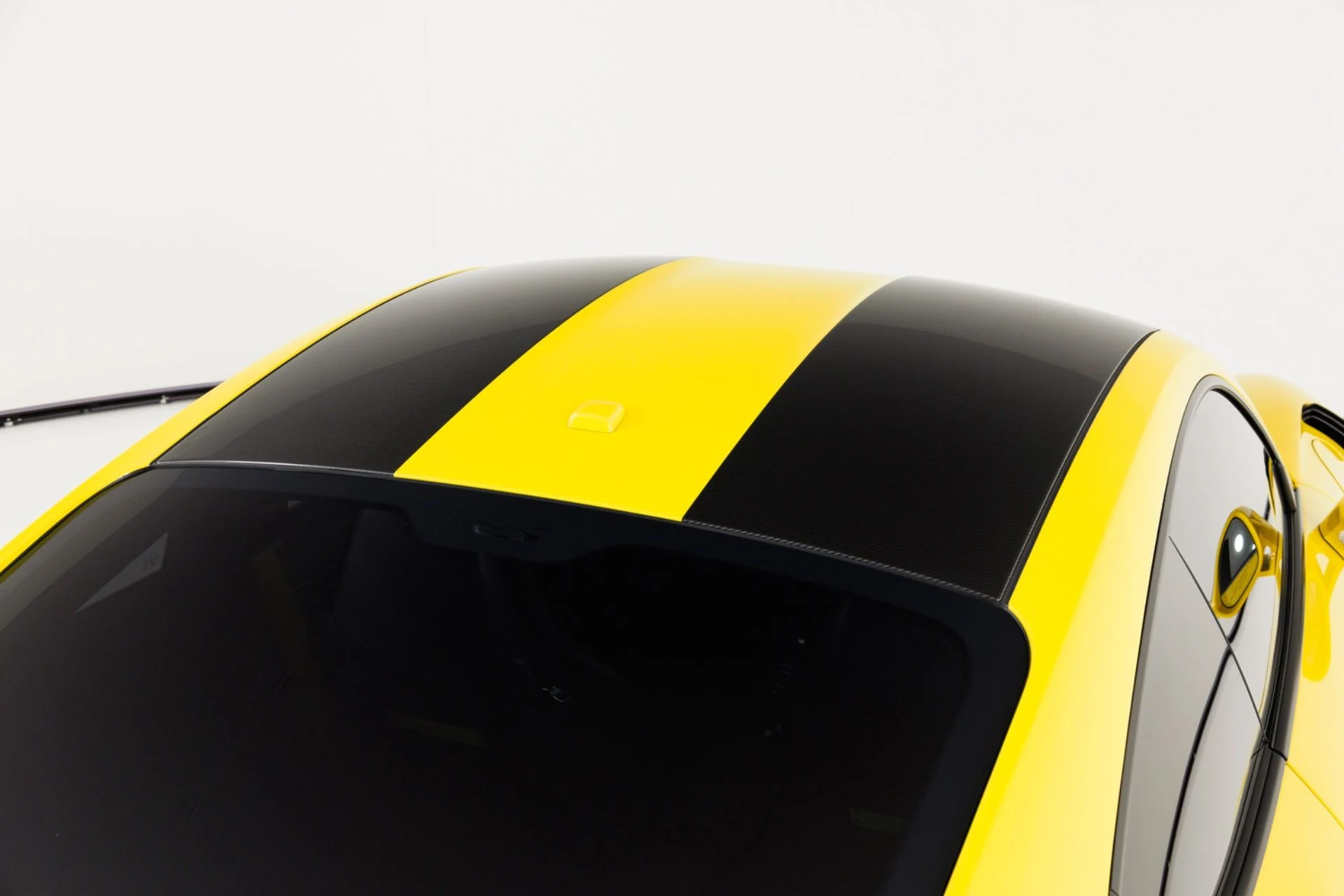 mph071_2648002281_Used_2018_Porsche_911_GT_2_RS_1787778697_977f1293c5