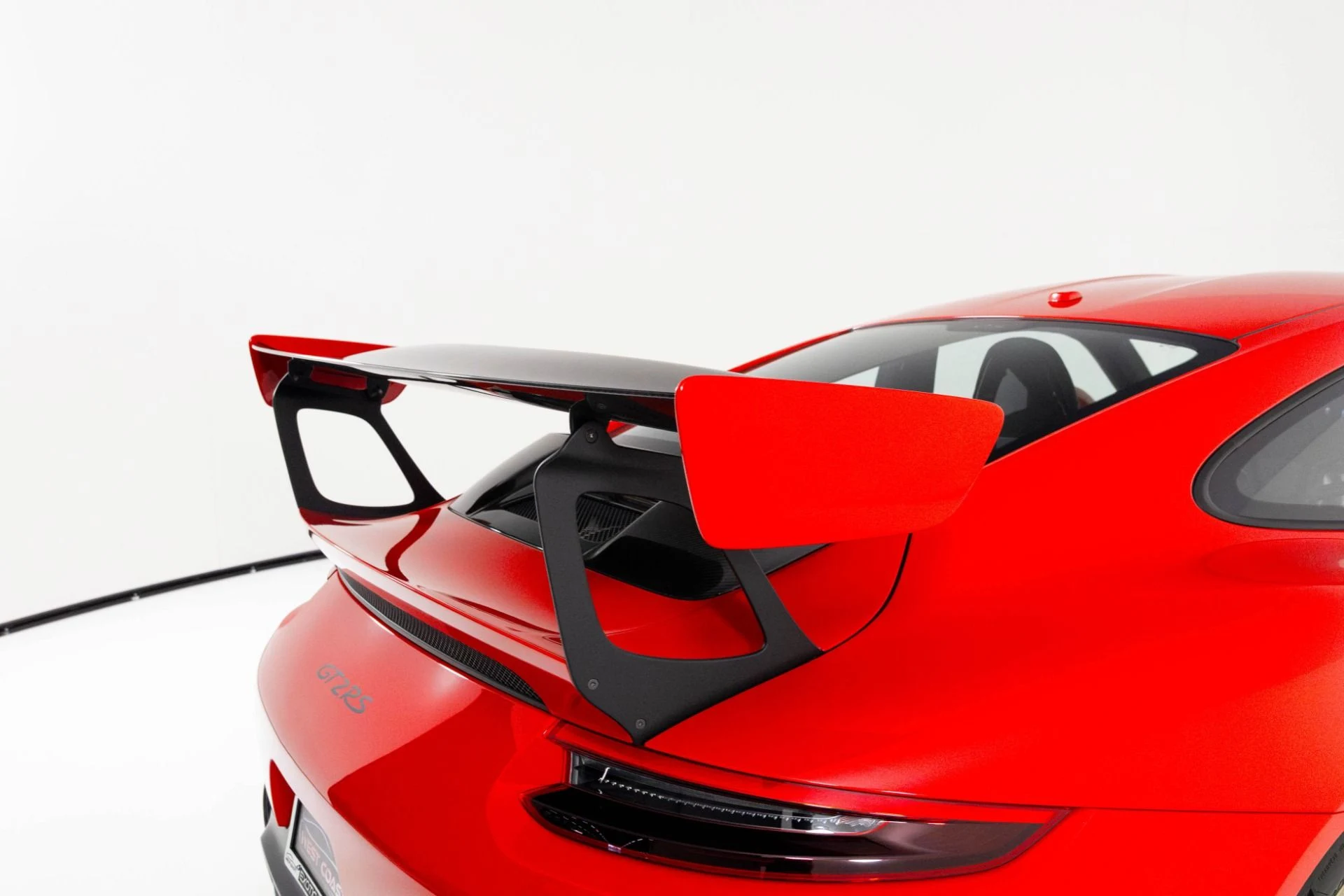 mph071_2695941251_Used_2019_Porsche_911_GT_2_RS_1761868511_44fd144f9f