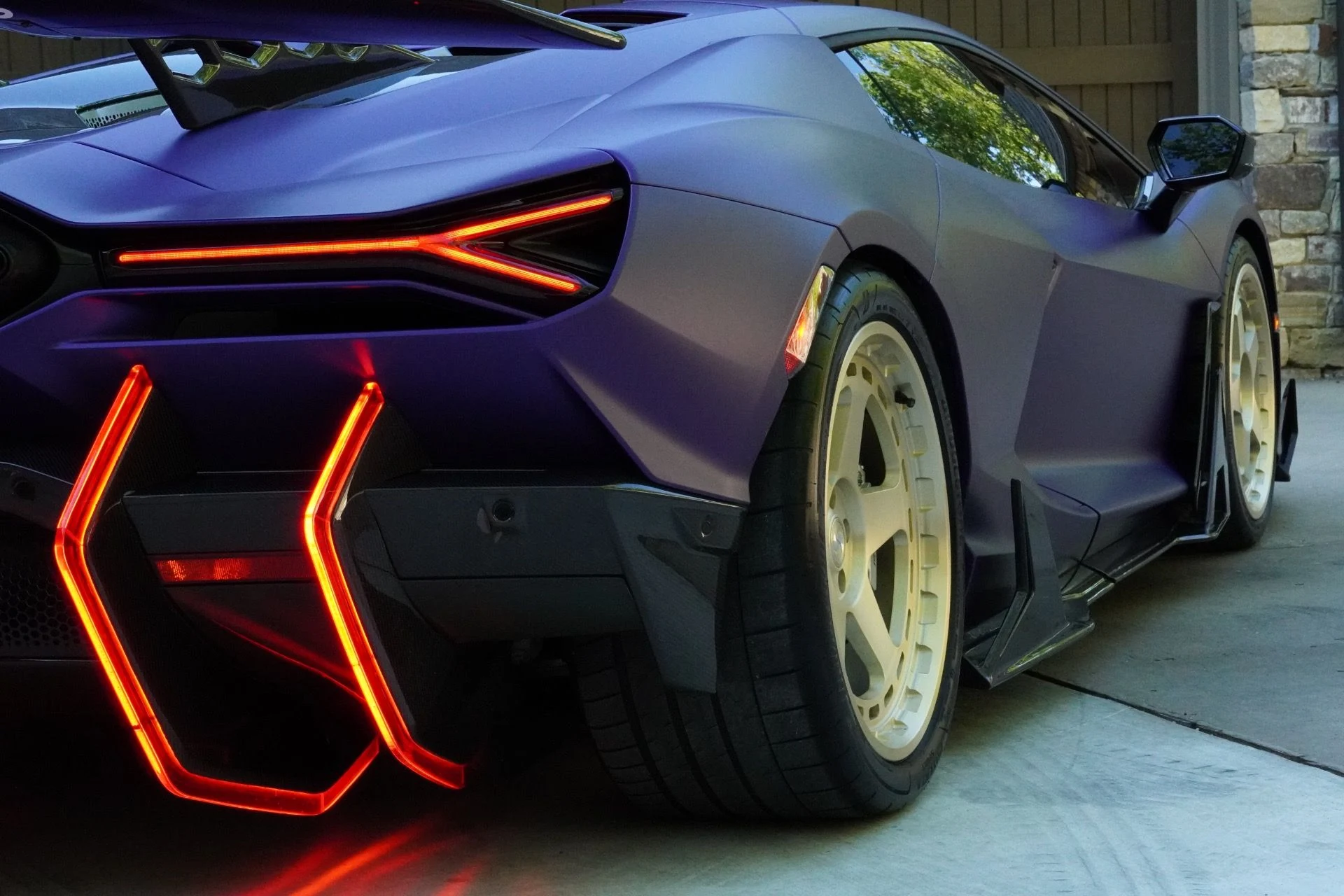 mph071_2697534246_Used_2024_Lamborghini_Revuelto_1781191894_f9ccb0229f