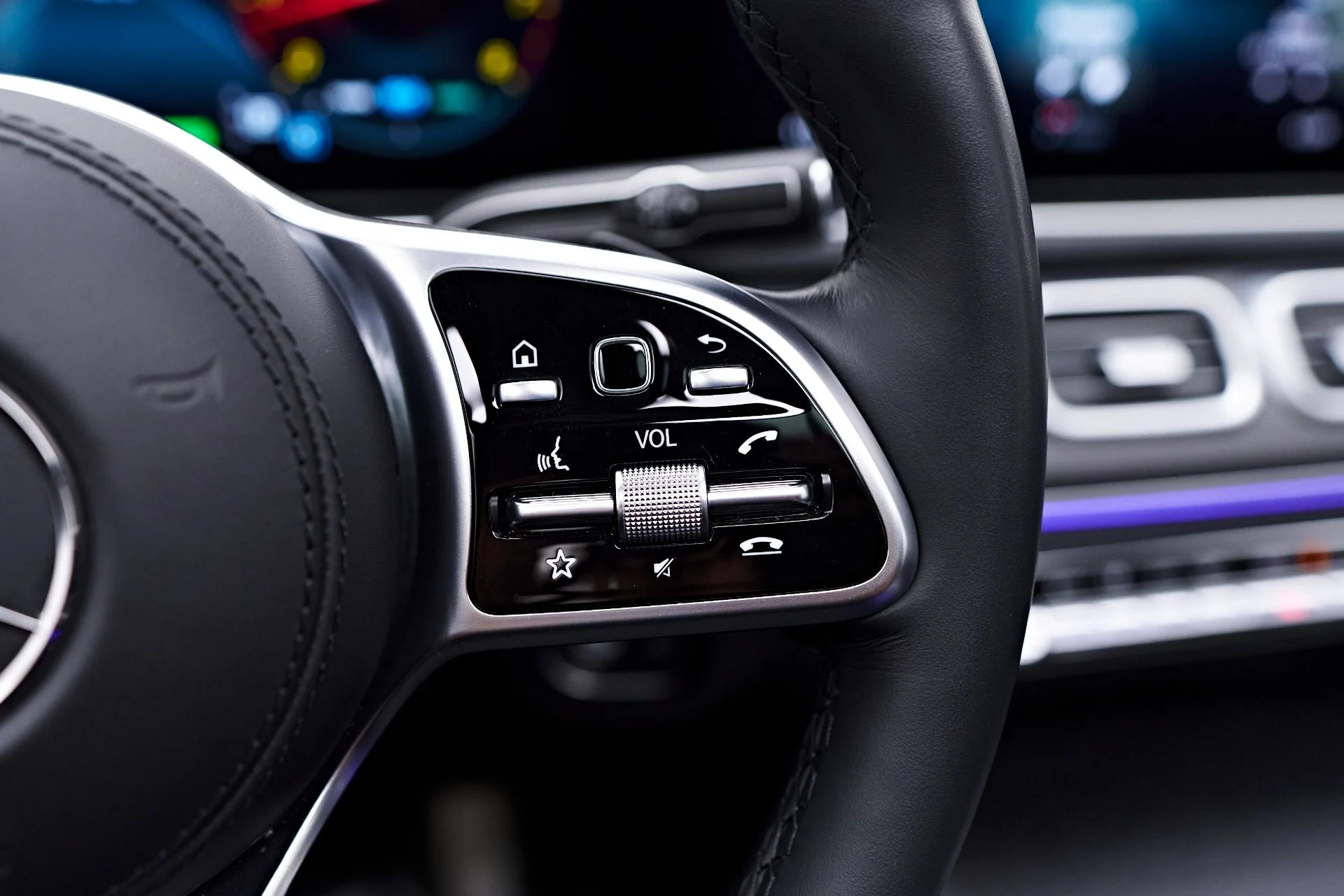 mph071_2708135255_Used_2022_Mercedes_Benz_GLS_Maybach_GLS_600_1747446181_392bcec565