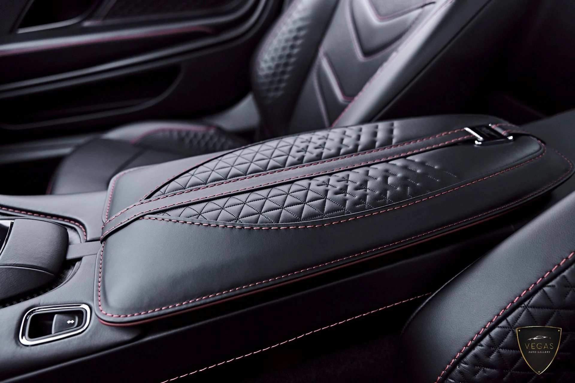 mph071_2932510539_Used_2021_Aston_Martin_DBS_Superleggera_1785181608_1d28fee94a