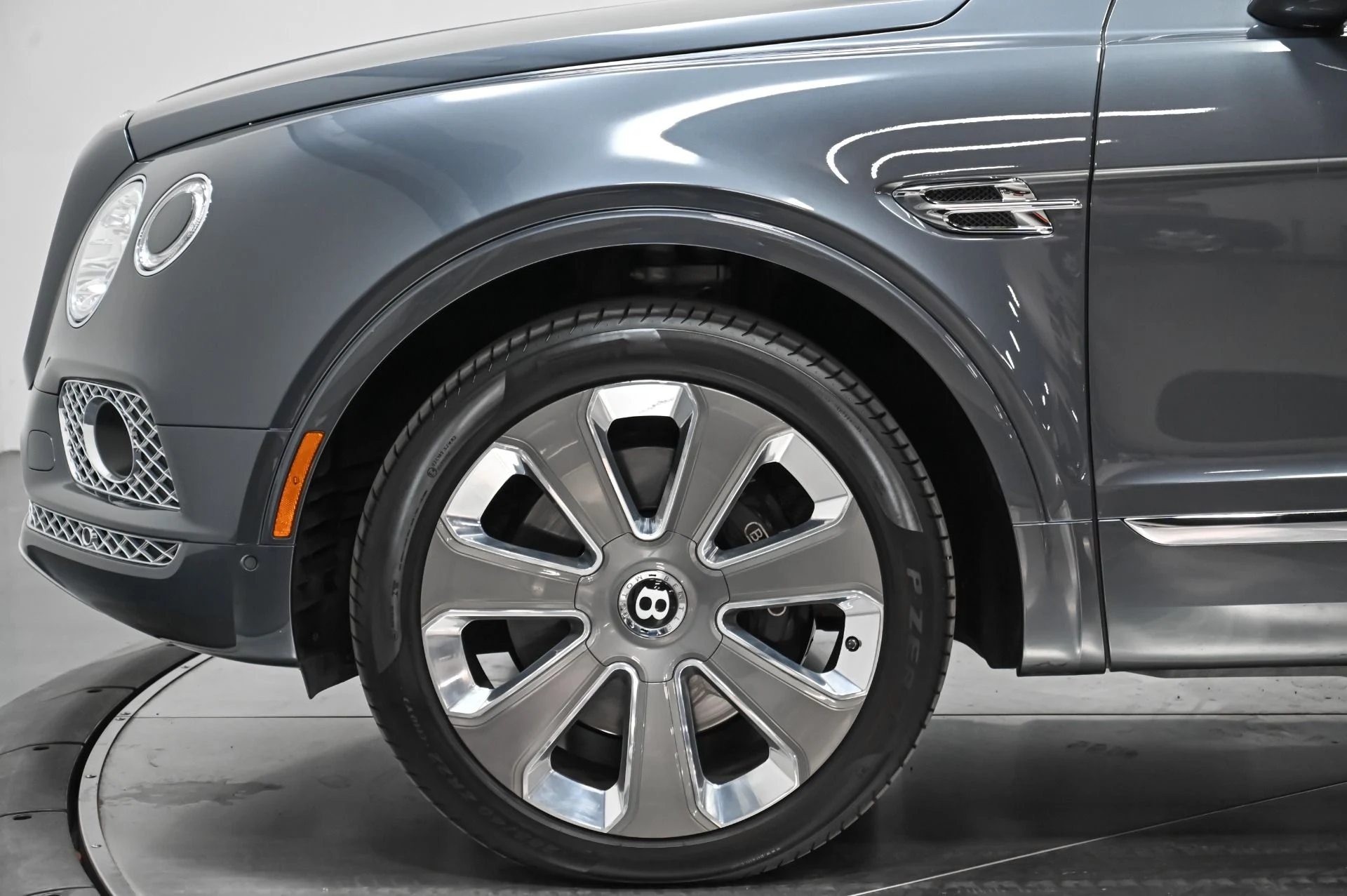 mph071_2933444284_Used_2018_Bentley_Bentayga_Mulliner_1757711699_4d98a3e012