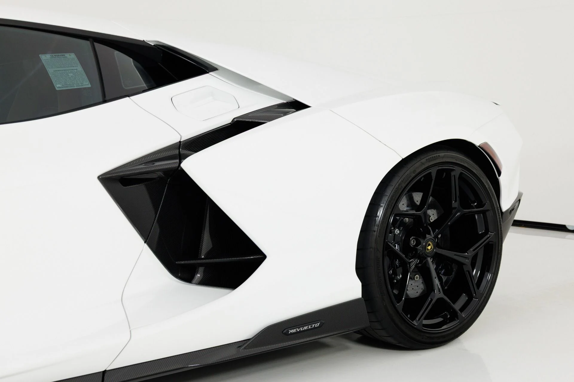 mph071_2940095850_Used_2024_Lamborghini_Revuelto_1786042596_8ce2faf0cc