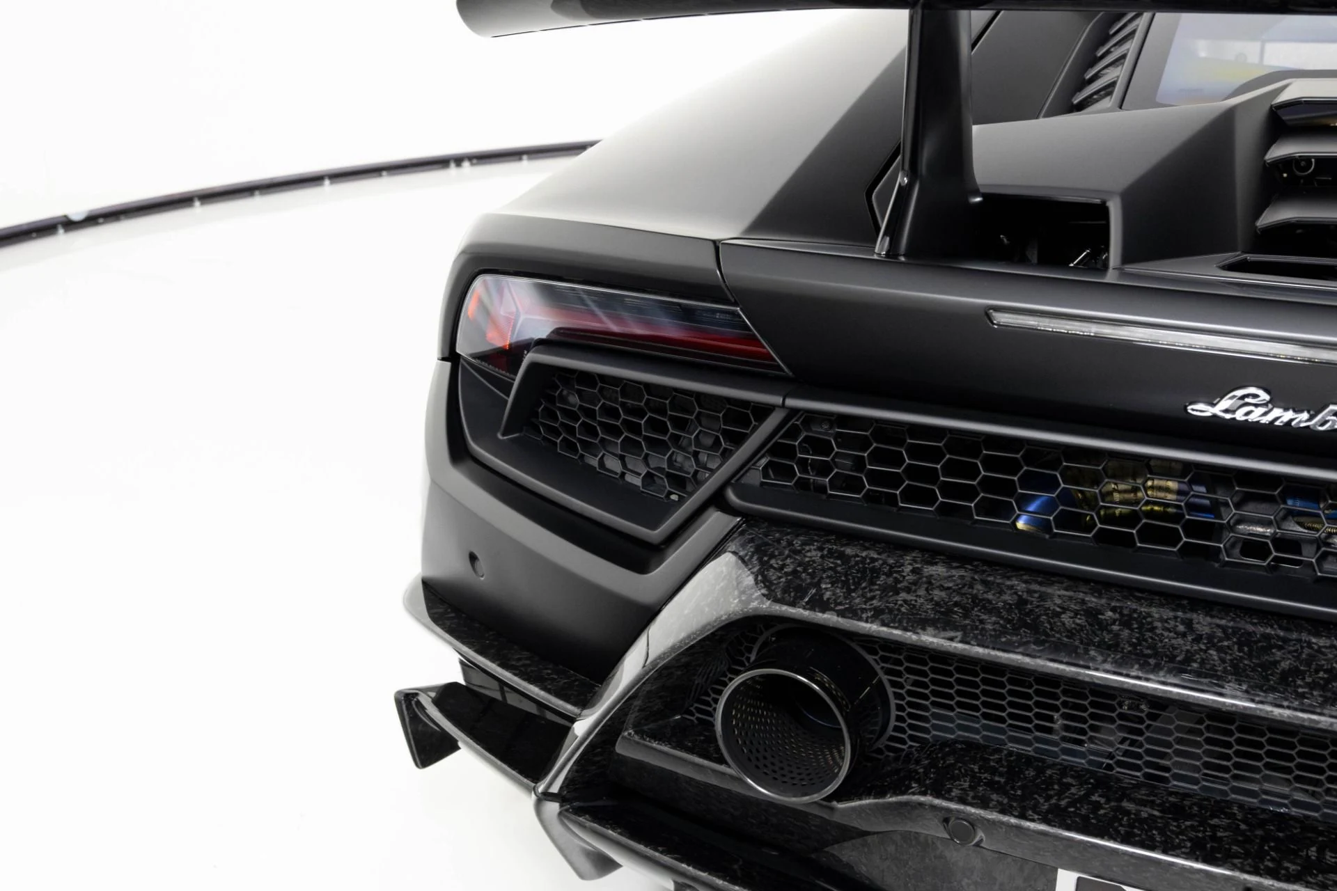 mph071_3101351987_Used_2018_Lamborghini_Huracan_Performante_1762565940_b7a3db1f71