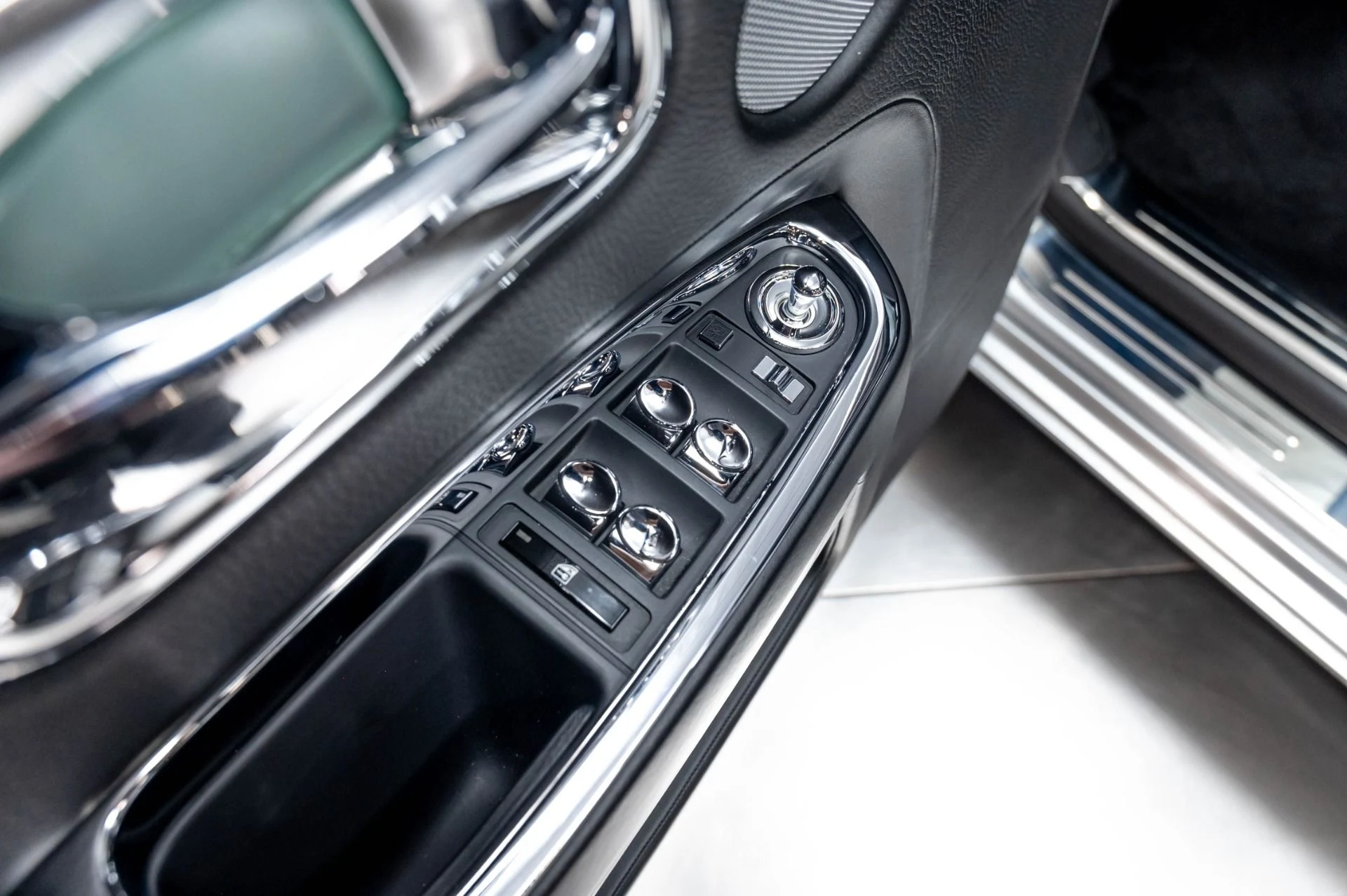 mph071_3193182689_Used_2012_Rolls_Royce_Ghost_1778014944_9bde7b028d