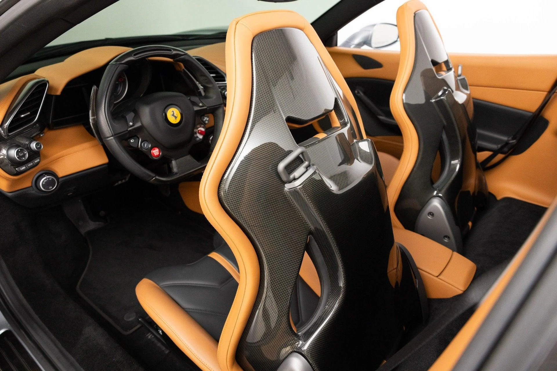 mph071_3237627777_Used_2017_Ferrari_488_Spider_1784891700_e374fd0b70