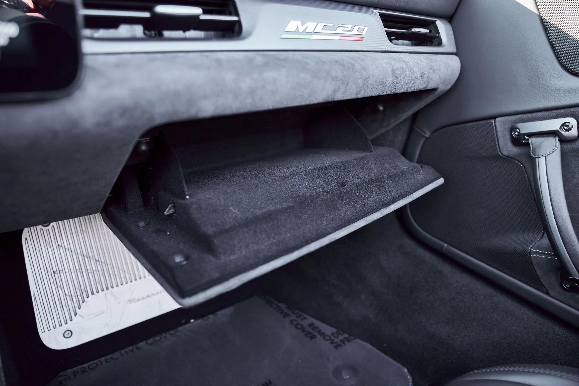 mph071_329596210_Used_2024_Maserati_MC_20_1771382134_df4b316a78