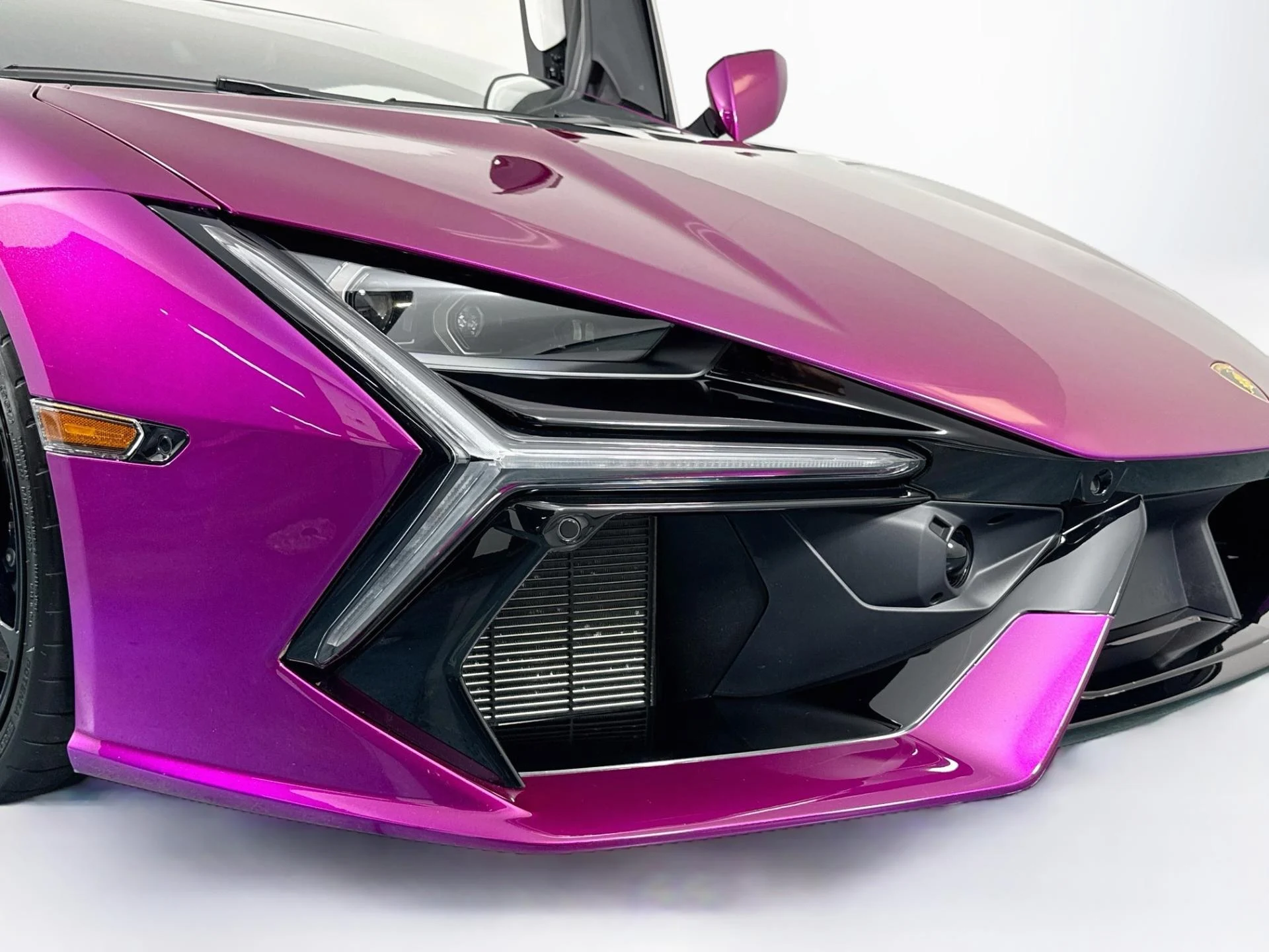 mph071_3305023728_Used_2024_Lamborghini_Revuelto_1787336748_4c5177a01b