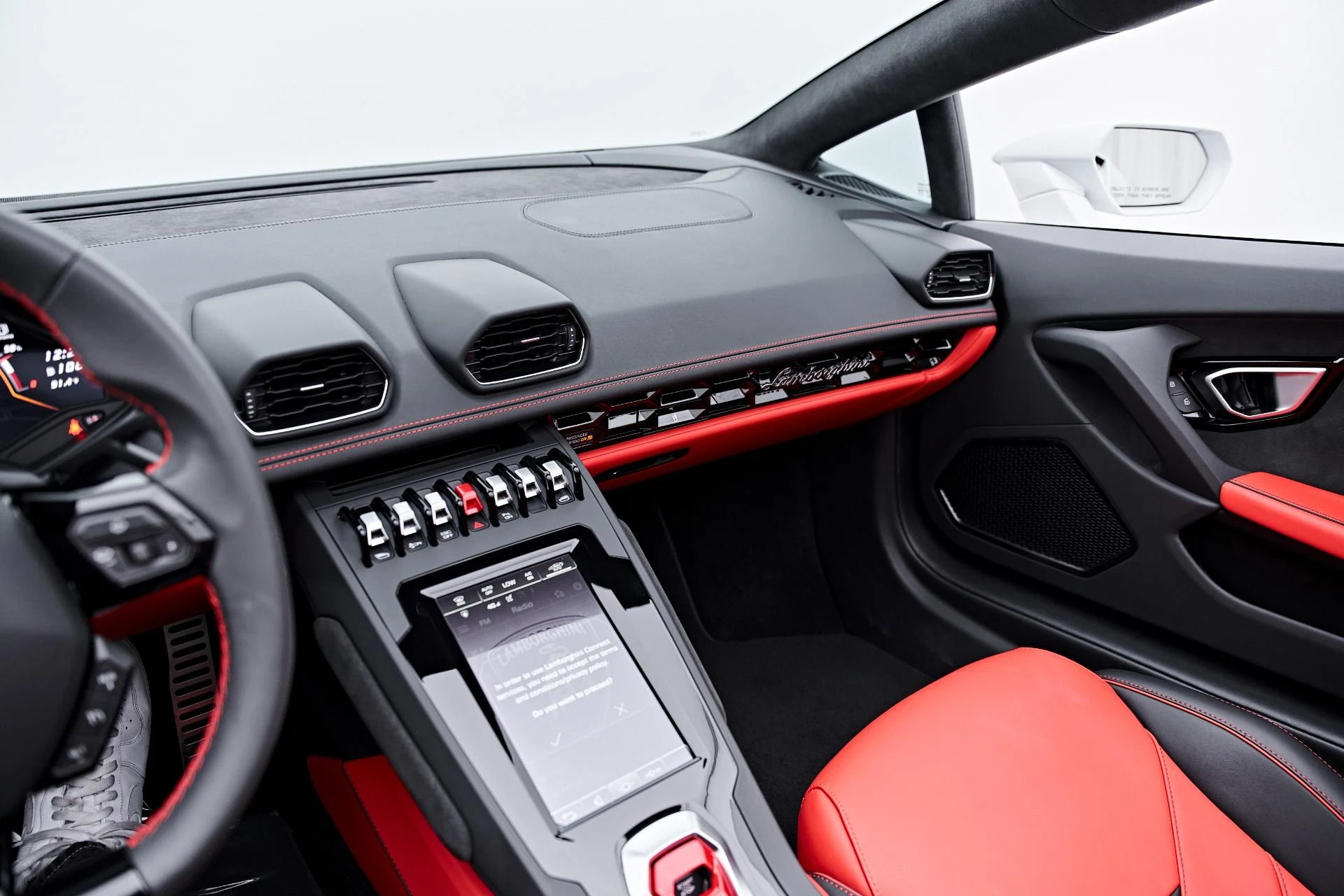 mph071_3341431586_Used_2024_Lamborghini_Huracan_EVO_Base_1791337206_3354647e2f