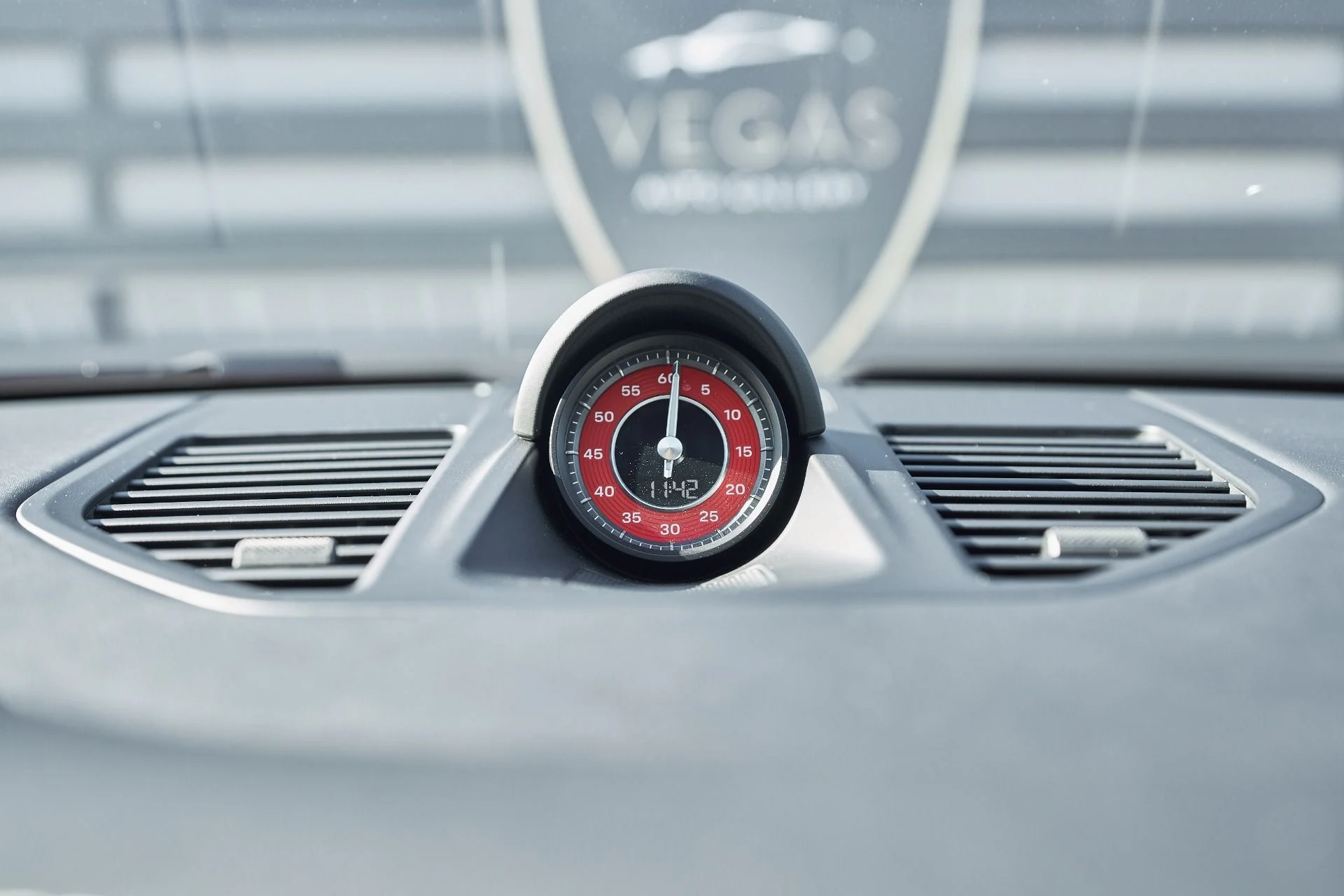 mph071_3391299371_Used_2024_Porsche_911_Turbo_1765332531_2335306b1b