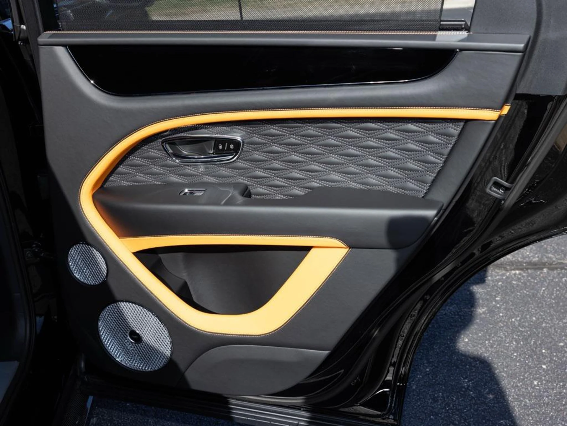 mph071_3440268183_480276648_69384761b4572ce7810abc34_a7bc457d26