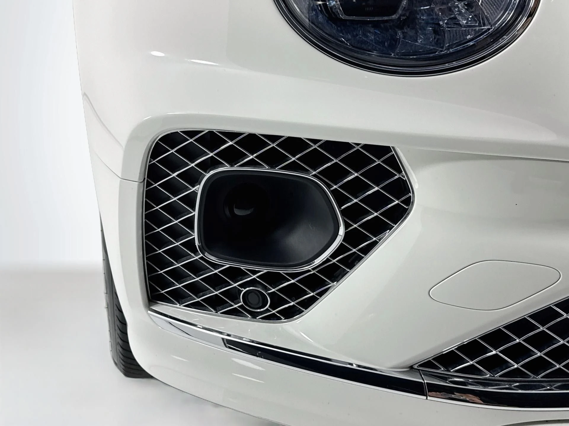 mph071_3456342_Used_2023_Bentley_Bentayga_Azure_1793142083_2365a2e7dc