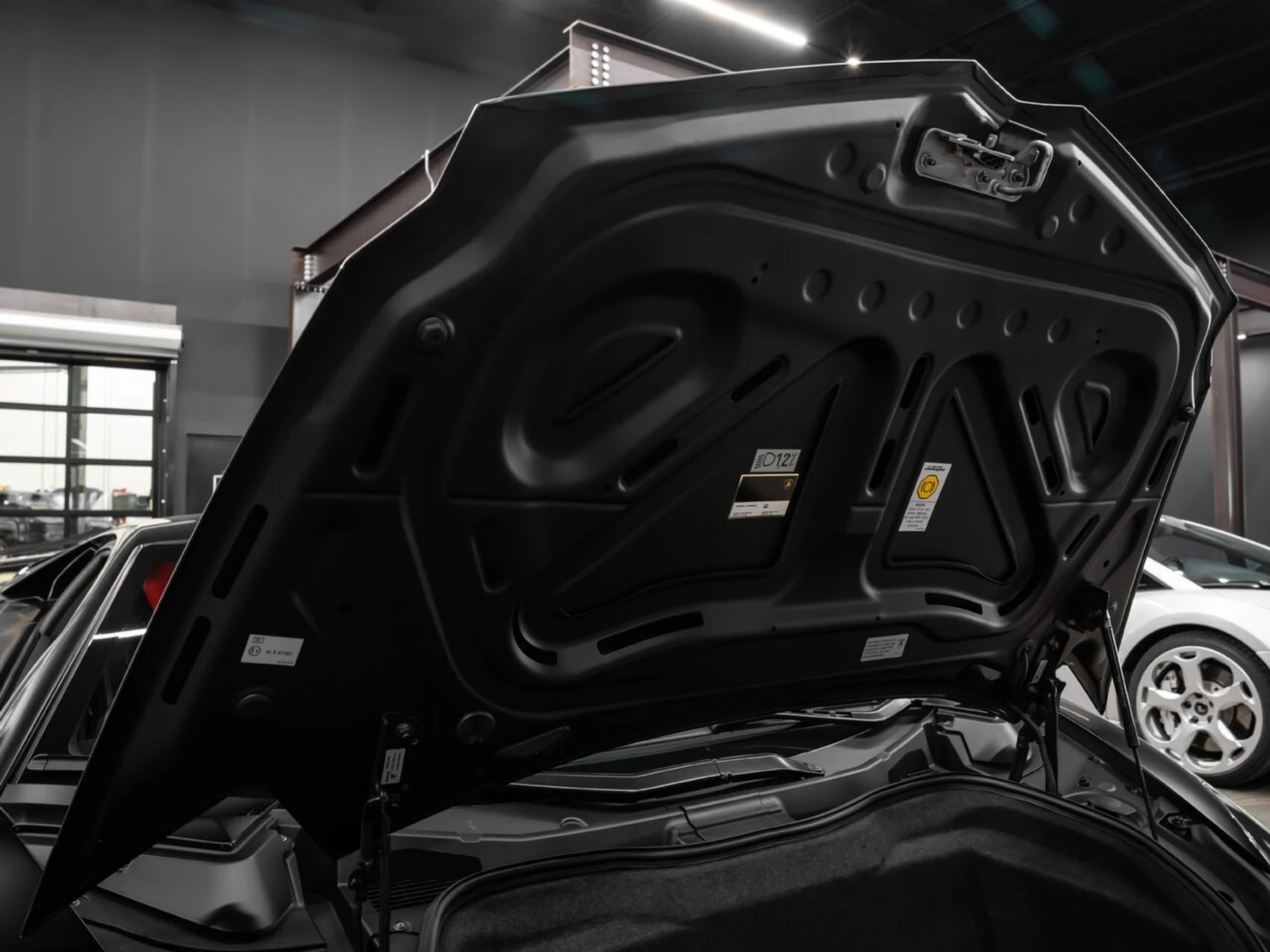 mph071_3513512874_lamborghini_aventador_2015_ebb9815473