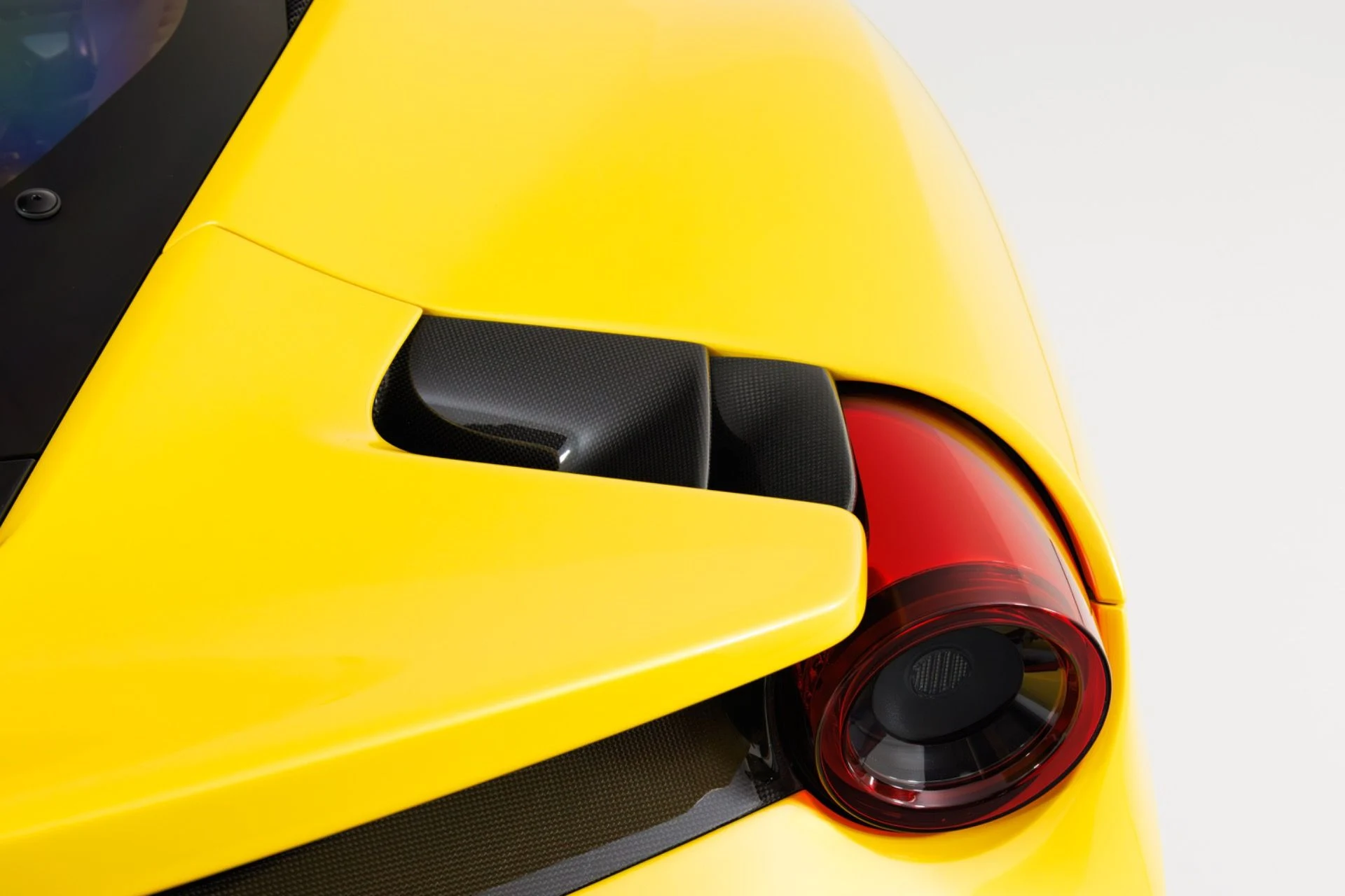 mph071_3513652676_Used_2020_Ferrari_488_Pista_1773687206_ec480b0b7a