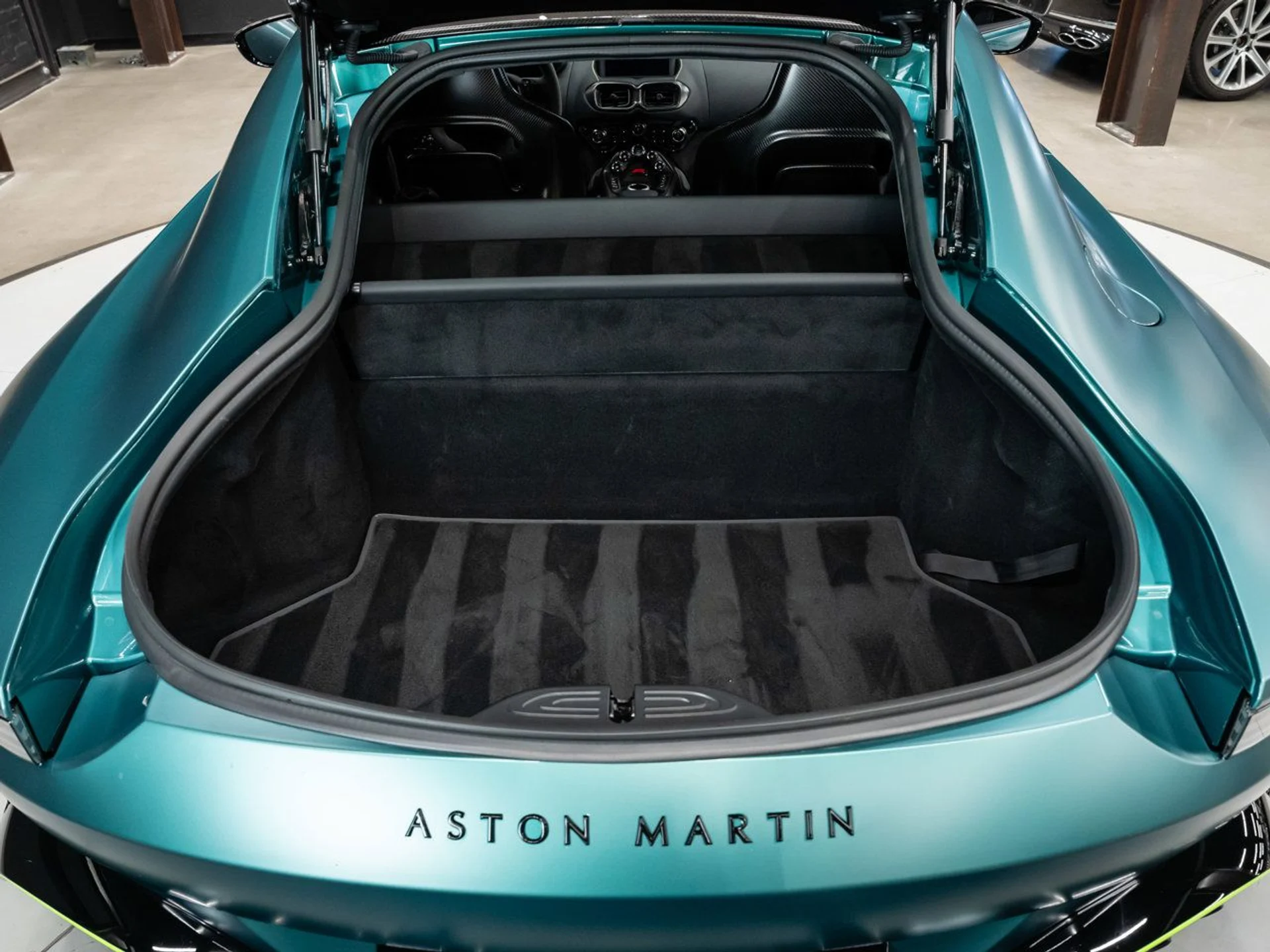 mph071_3532699879_aston_martin_vantage_2023_4b358d6c2b