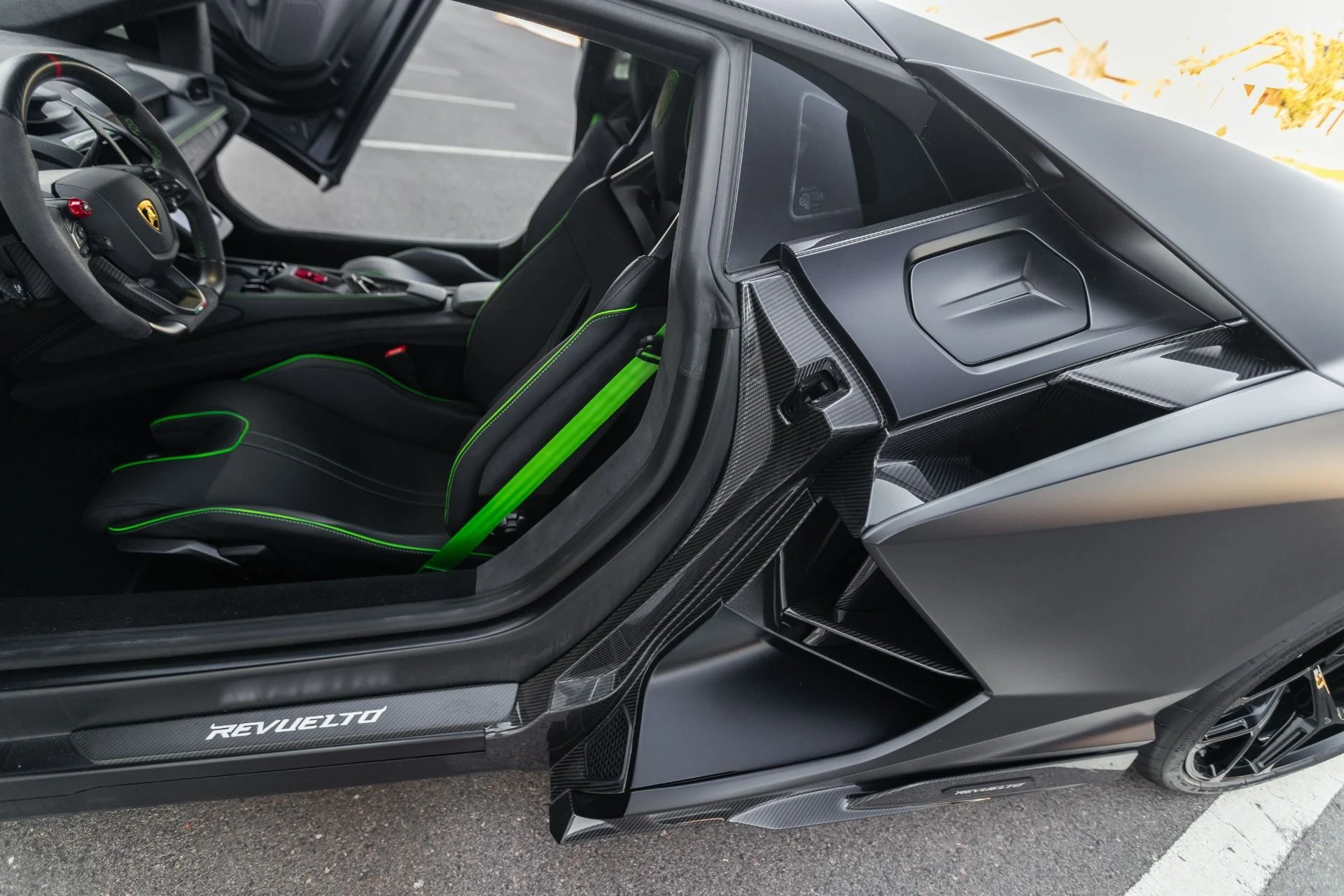 mph071_3571910101_Used_2025_Lamborghini_Revuelto_1791313136_ce98643d02