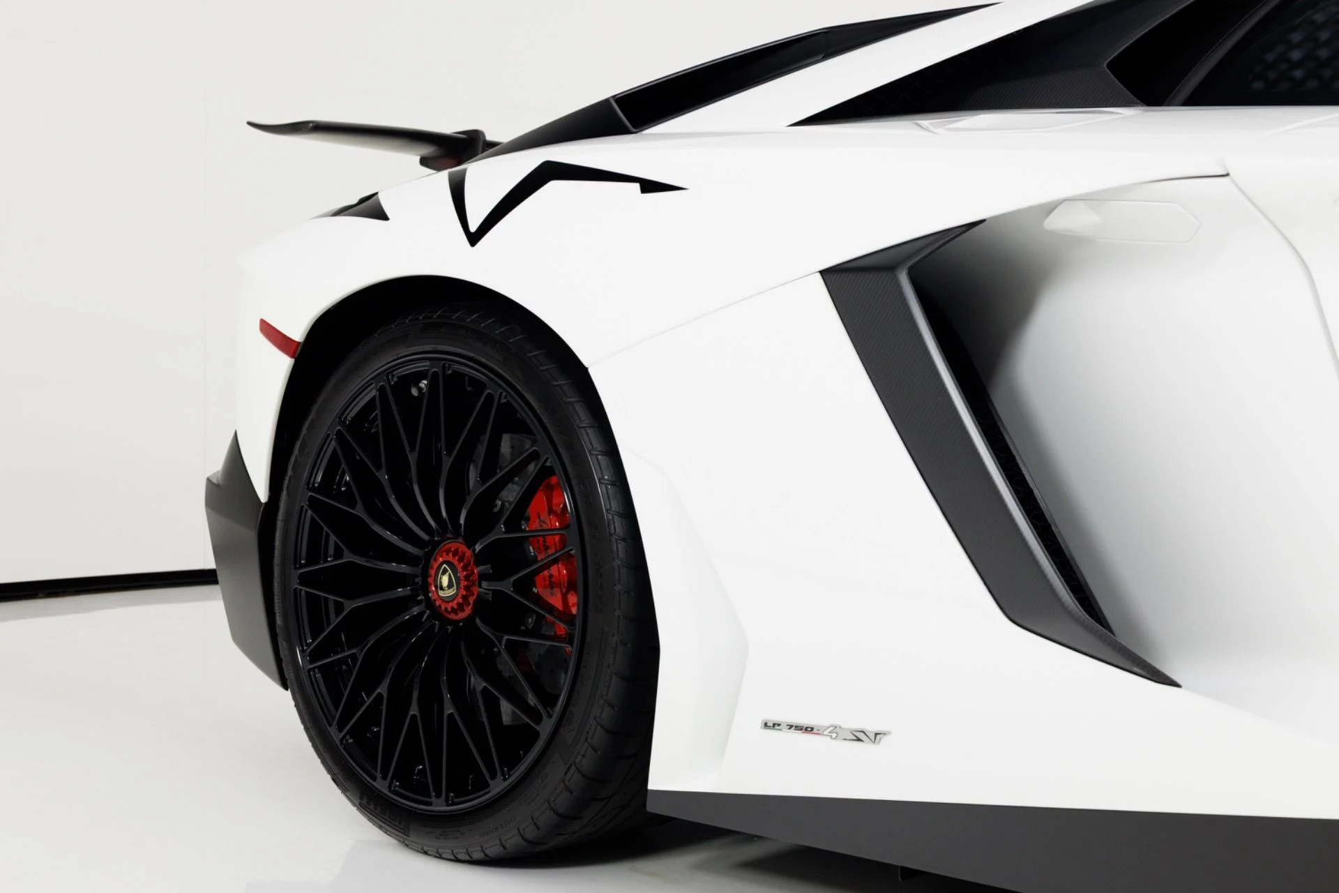 mph071_3744575166_Used_2016_Lamborghini_Aventador_LP_750_4_Superveloce_1779992498_bf7e4bfddb