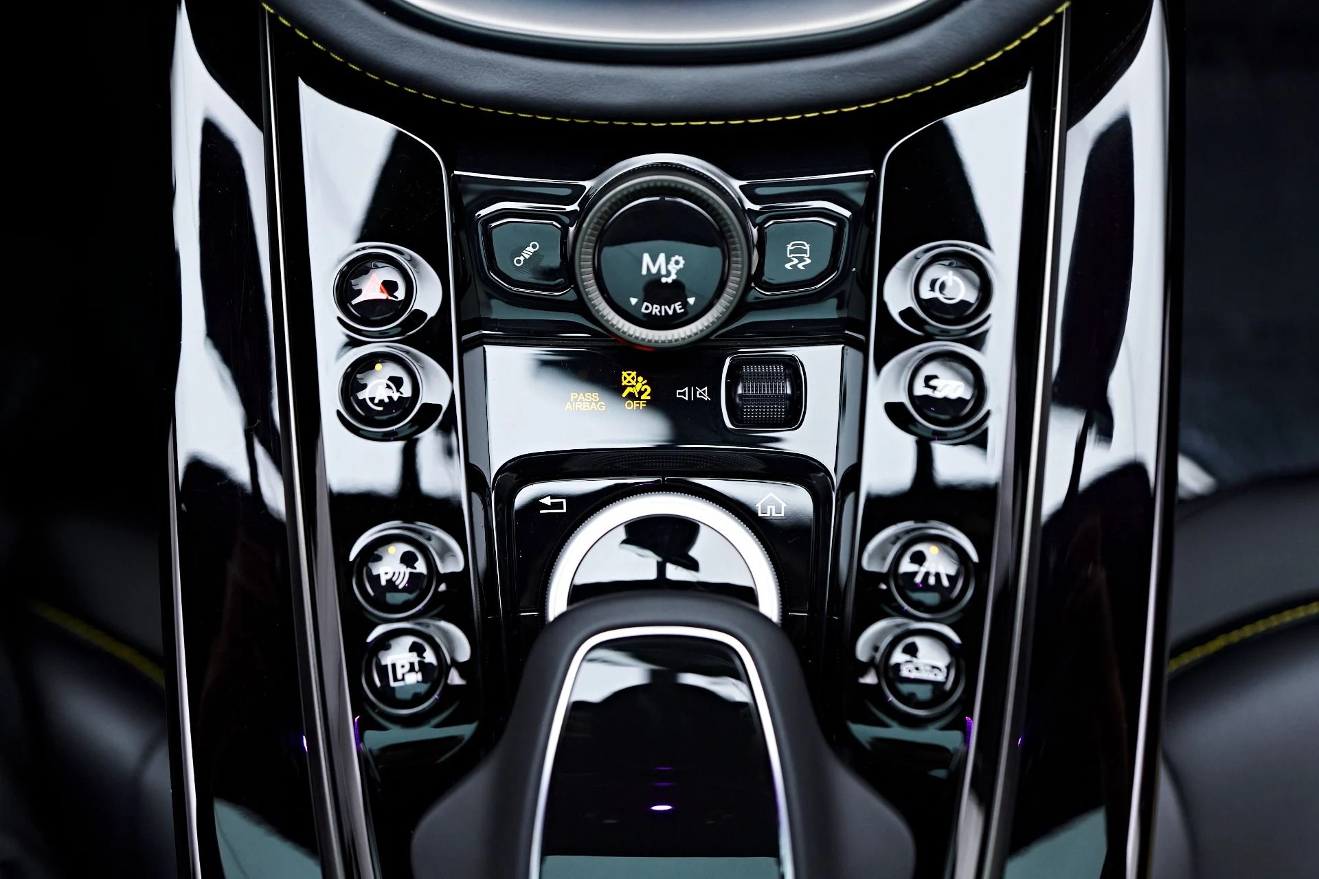 mph071_3760287807_Used_2024_Aston_Martin_DBX_707_1753235896_b161680259