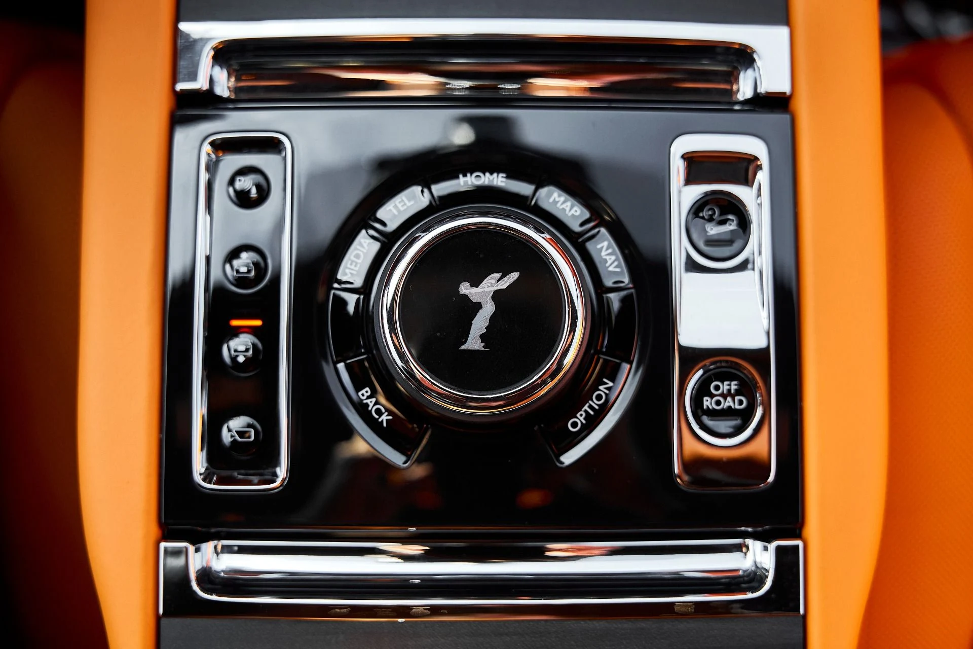 mph071_3800514149_Used_2025_Rolls_Royce_Cullinan_1766456728_8fc8aa2d9f