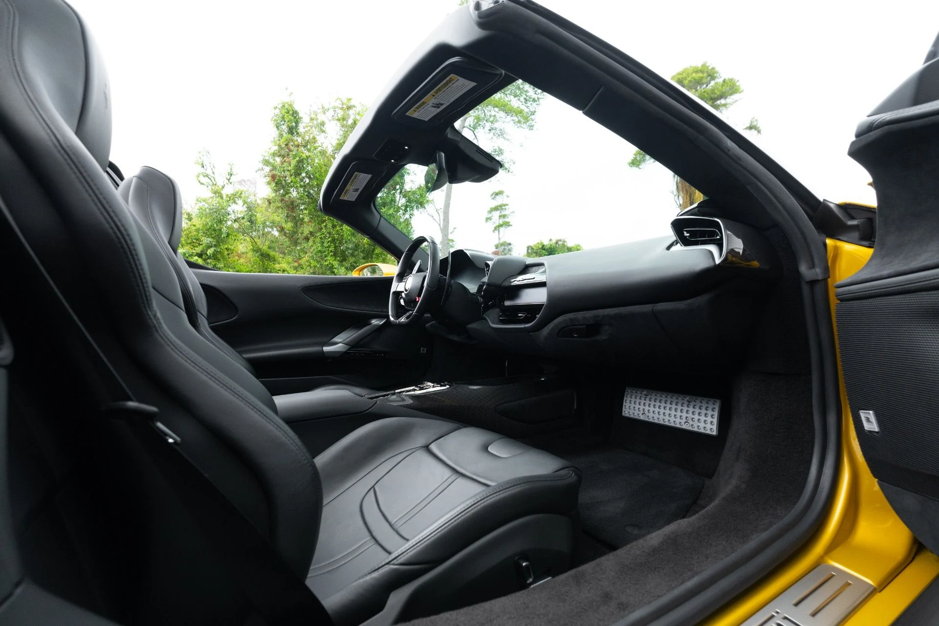 mph071_3811525168_Used_2022_Ferrari_SF_90_Spider_1775626389_91c0f47b34