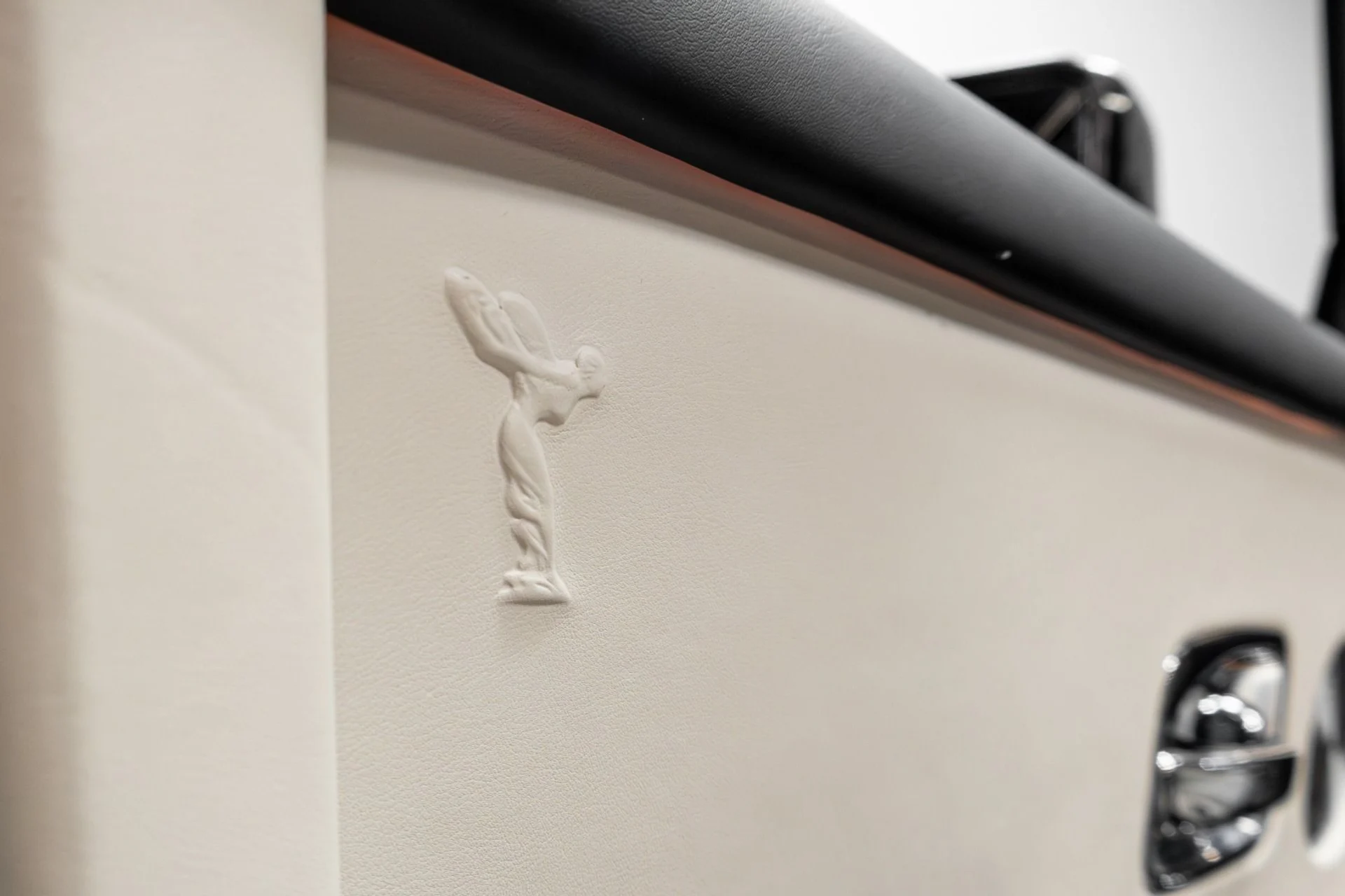 mph071_3819997753_Used_2019_Rolls_Royce_Phantom_1770350910_cf202b6fca