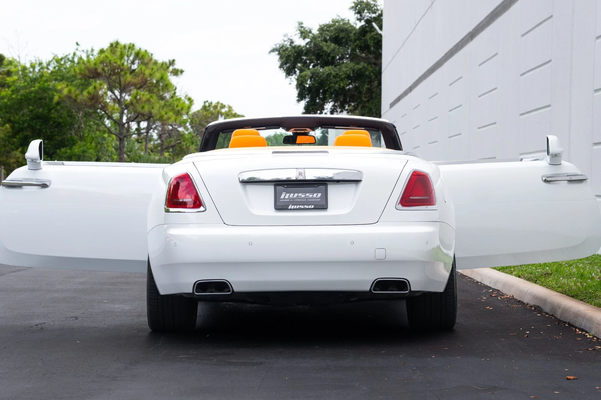 mph071_3826618888_Used_2017_Rolls_Royce_Dawn_1781114248_7b4a23503b
