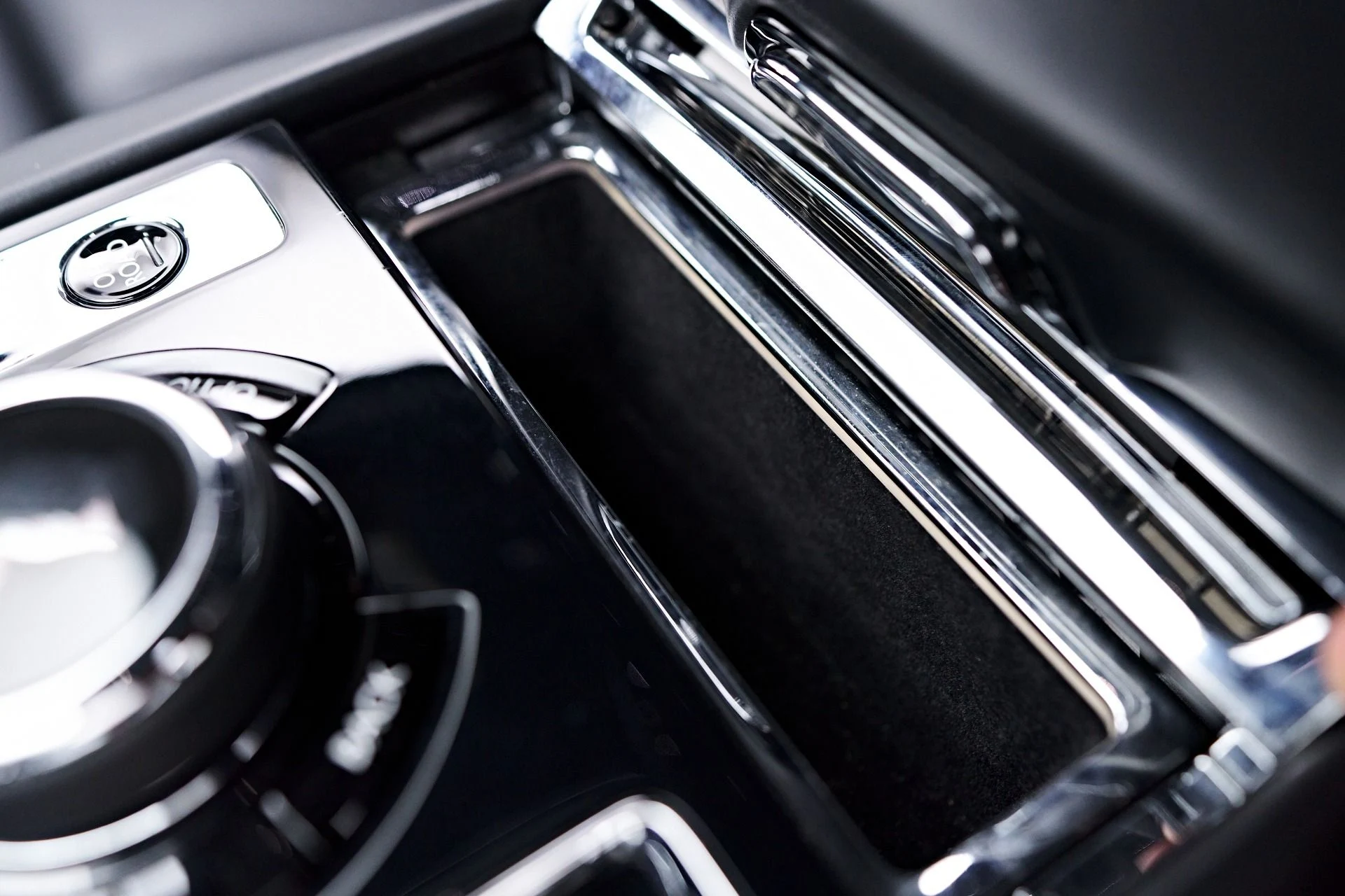 mph071_3851023580_Used_2023_Rolls_Royce_Cullinan_Base_1756252121_8aa182708c