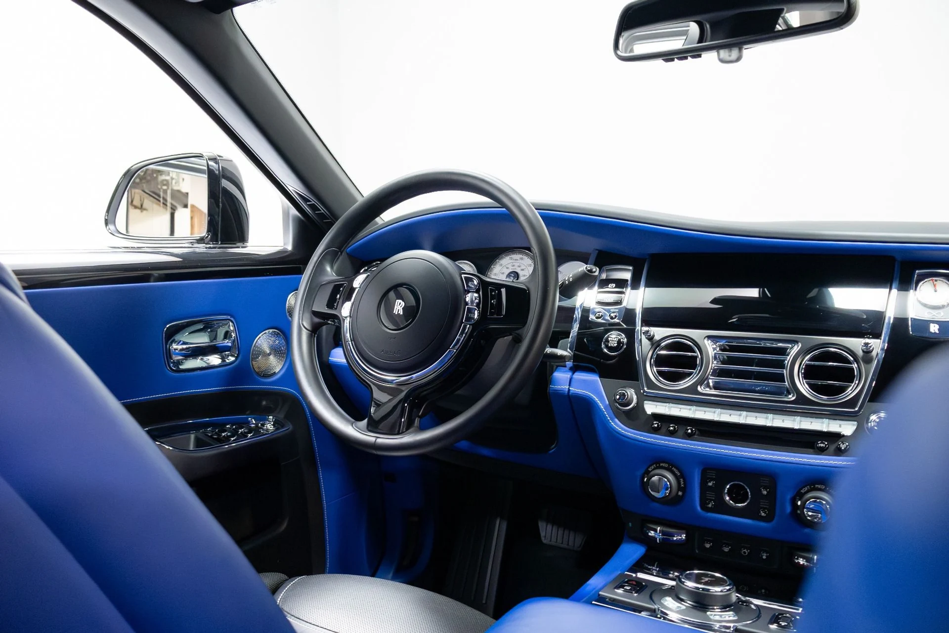 mph071_3938734996_Used_2017_Rolls_Royce_Ghost_Black_Badge_1764012368_1c01211a77