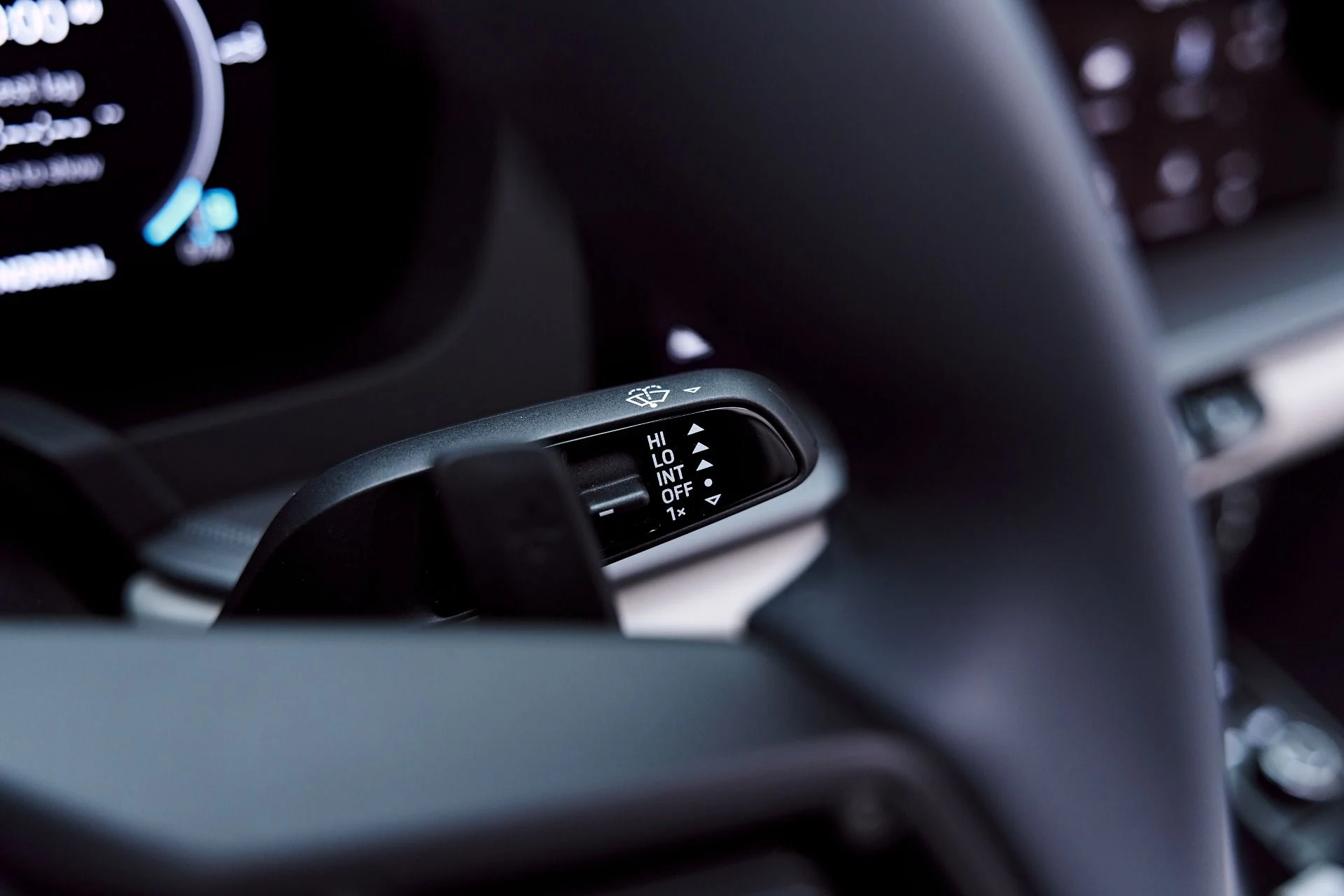 mph071_3961033133_Used_2025_Porsche_911_Carrera_1777504842_1800ac61df