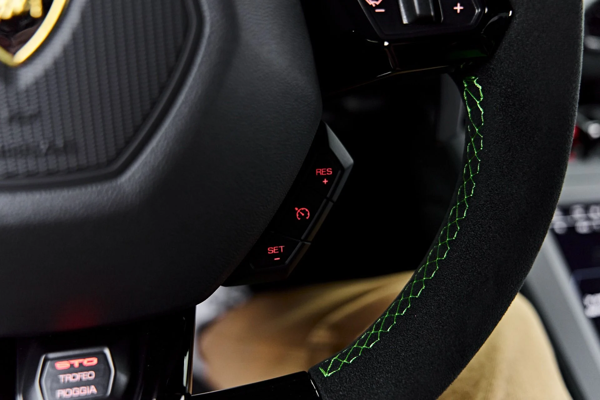 mph071_4001689053_Used_2024_Lamborghini_Huracan_STO_Base_1791998315_68aa912ae3